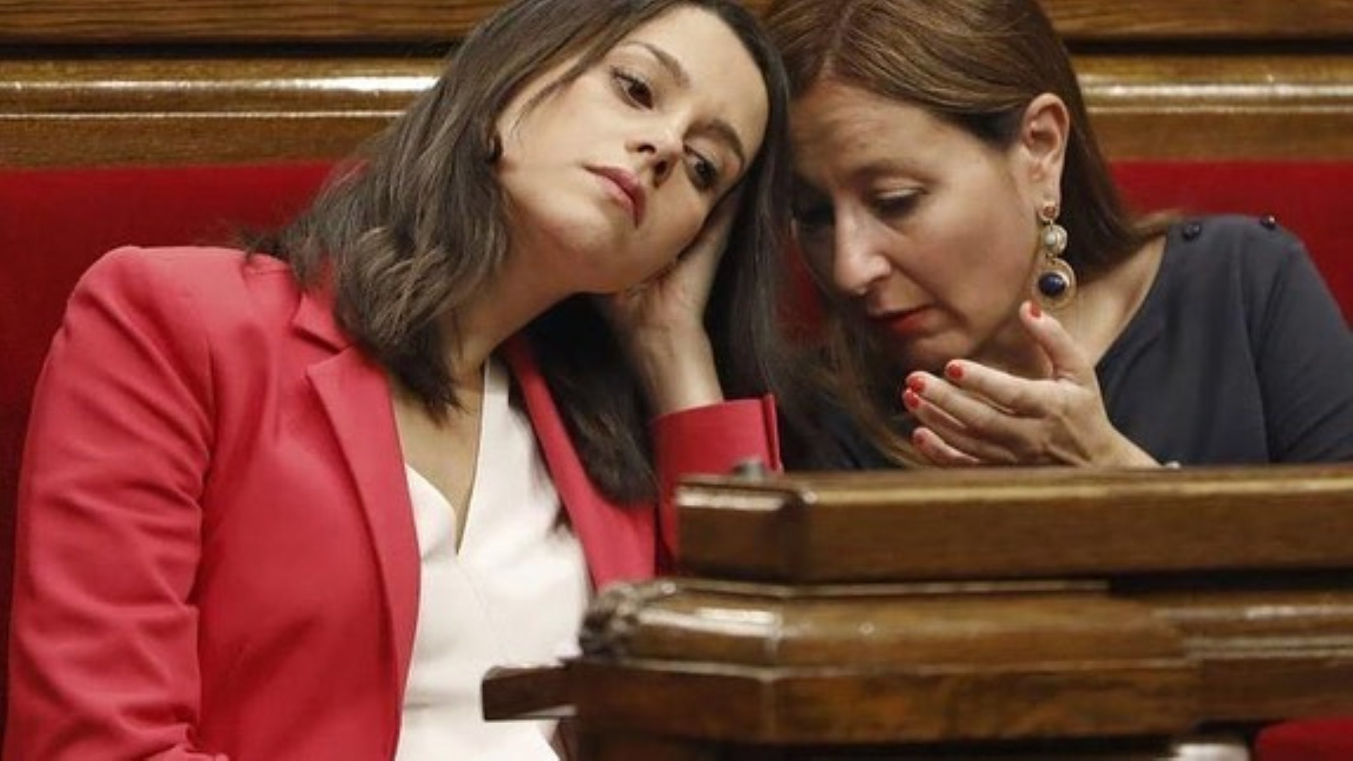 Correctivo a la número 2 de Cs en el Parlament: Insiste con los espías del catalán