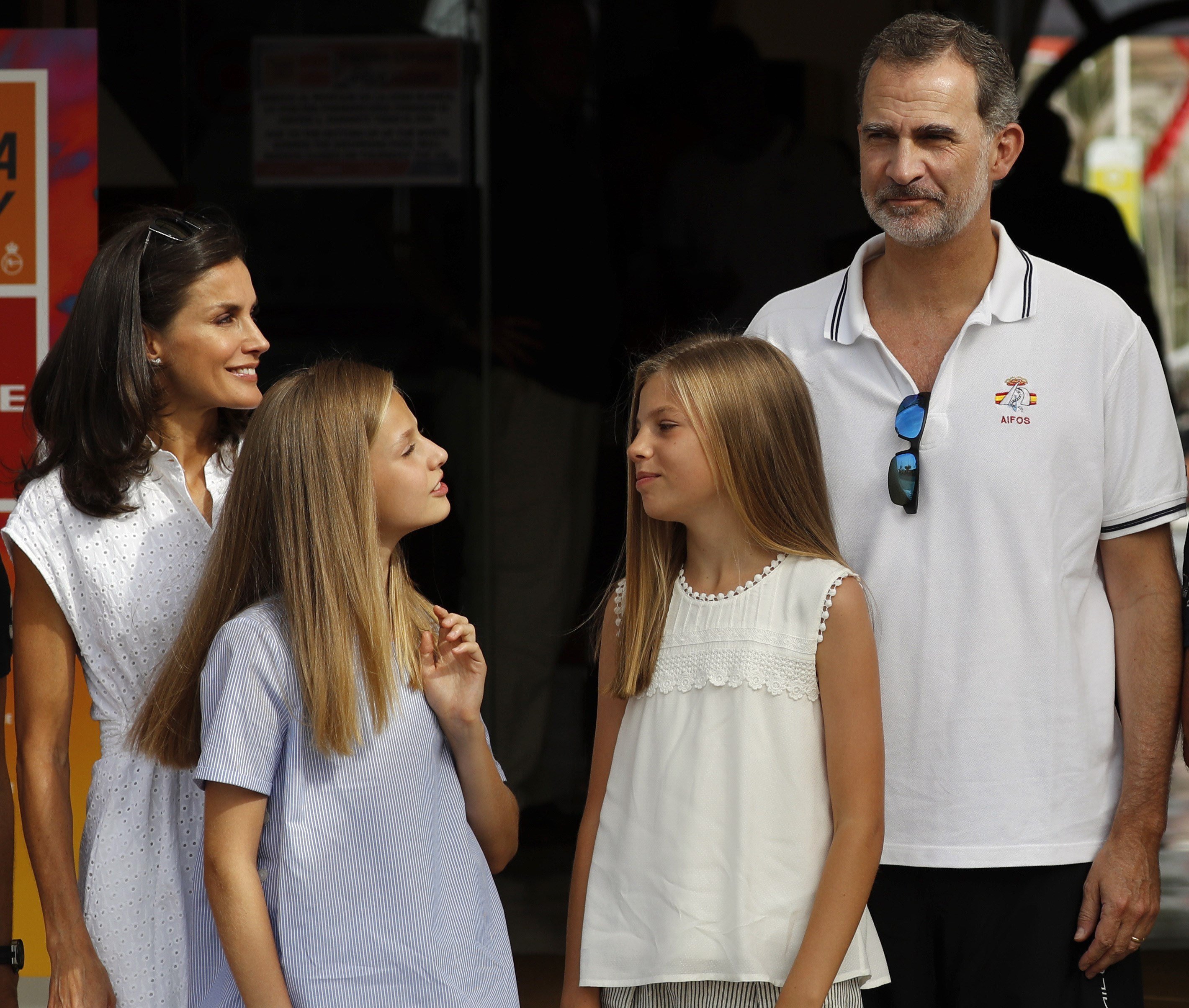 Letícia les educa per separat: Elionor i Sofia, fotos molt diferents al port