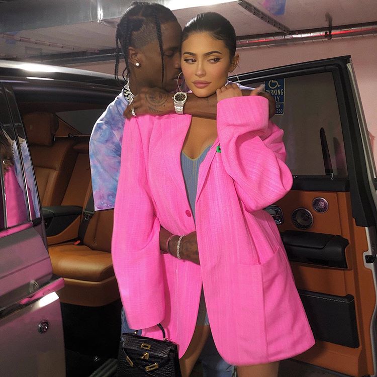 Kylie Jenner tiene un tatuaje fuera de la vista que también se hizo su pareja Travis Scott