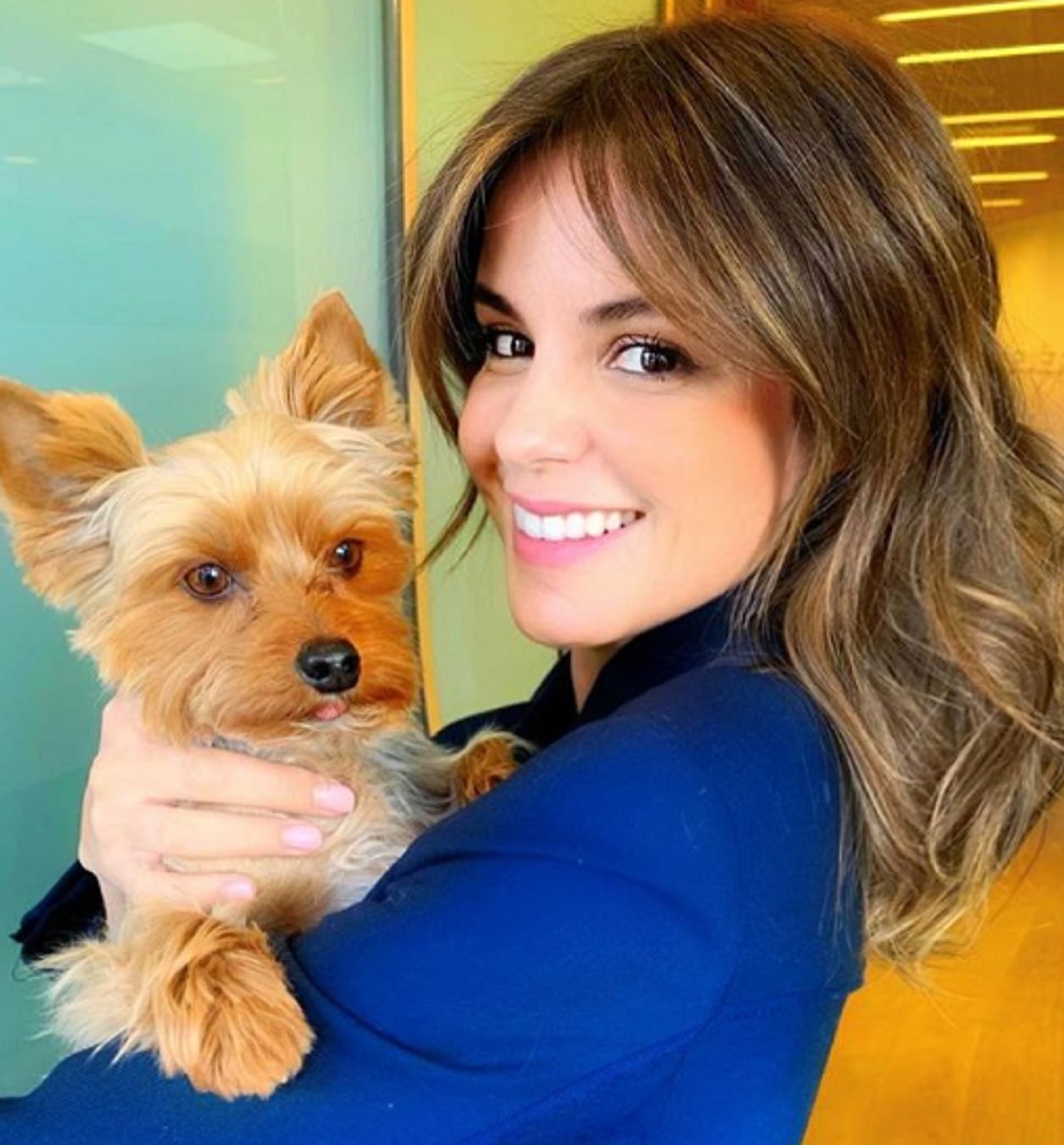 Marta Torné hace topless en Formentera y su perro la ayuda a taparse