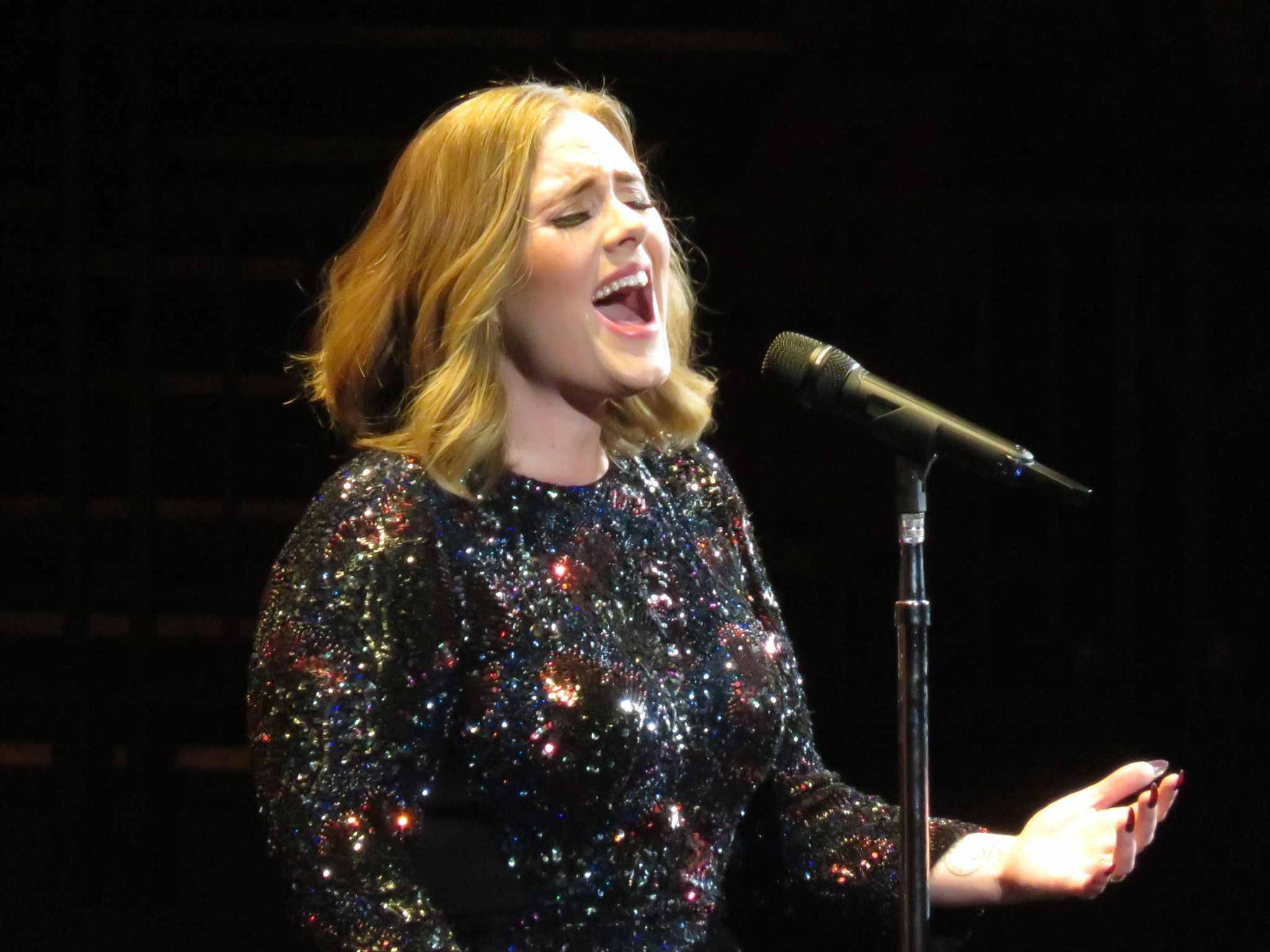 Una cantante inglesa, la primera en casarse en el 2017. ¿Sabes quién?
