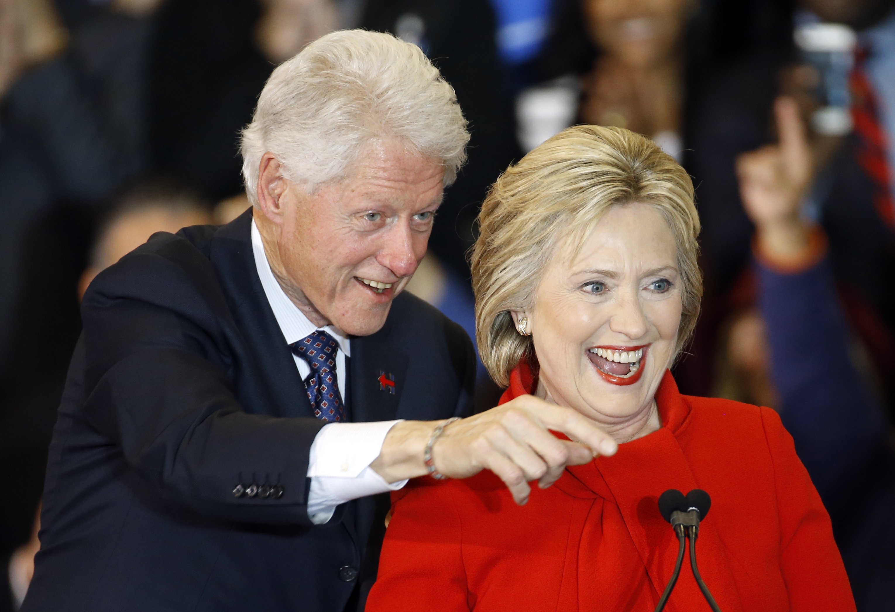 Bill Clinton vestit de dona: el retrat que amagava un conegut pedòfil