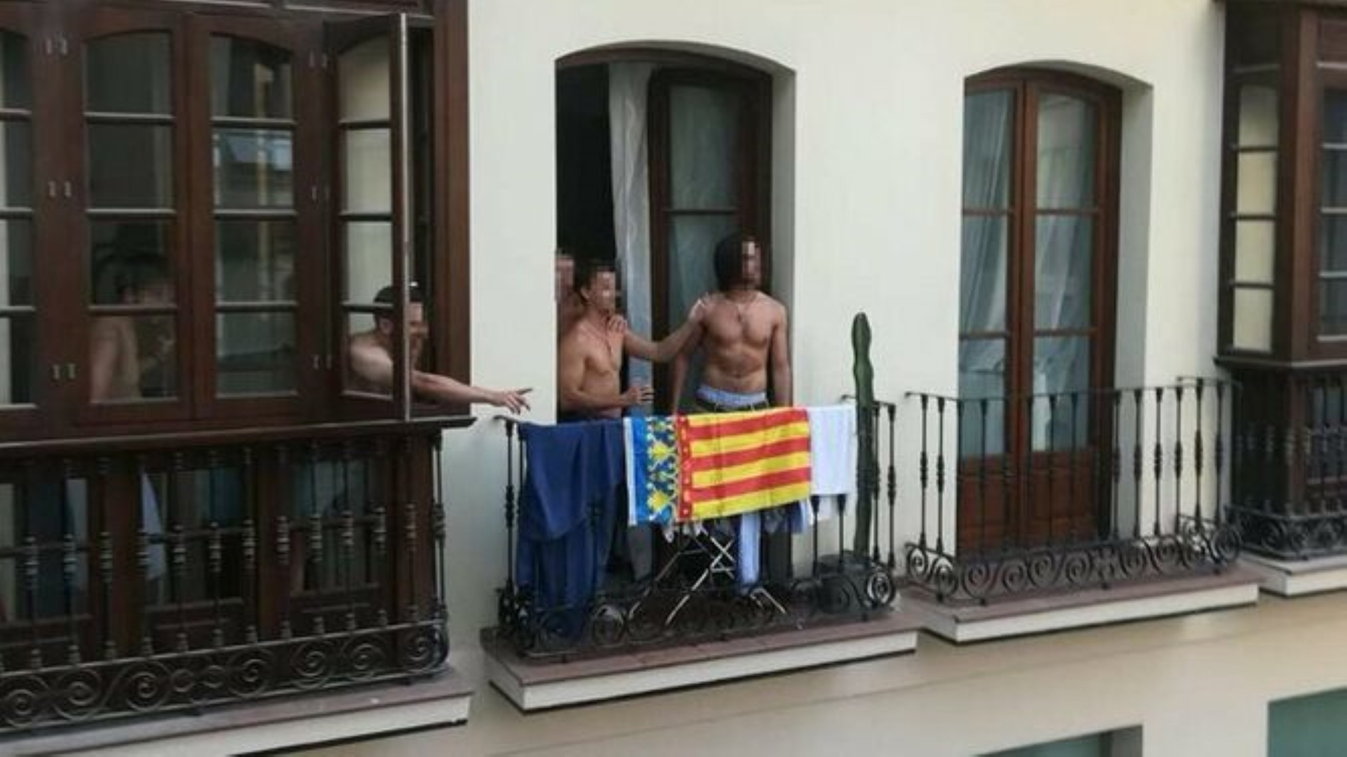 Reacciones en redes por el ataque catalanófobo a una bandera valenciana