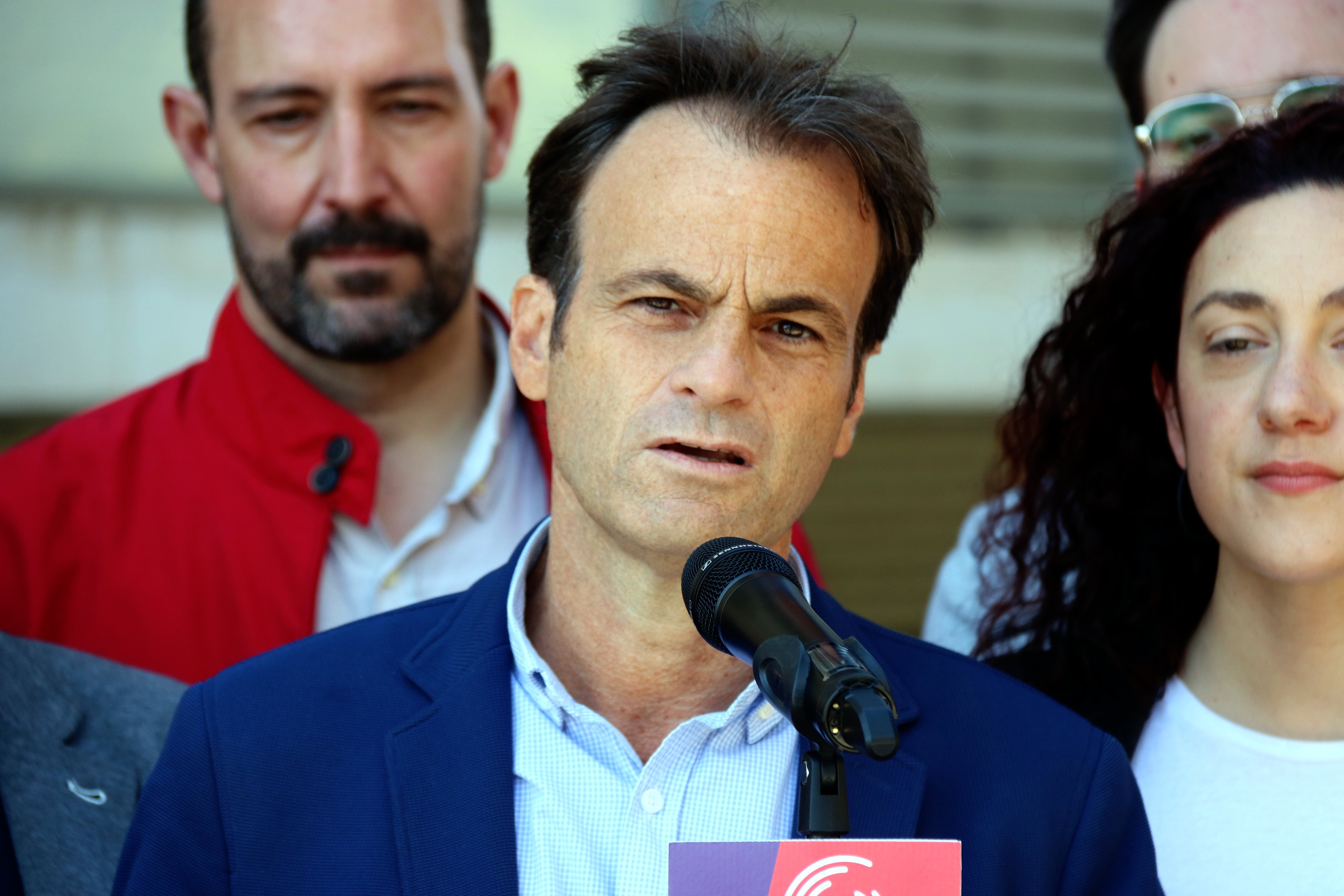Jaume Asens ja no és així. La xarxa dubta: nou pentinat o cabell de mentida