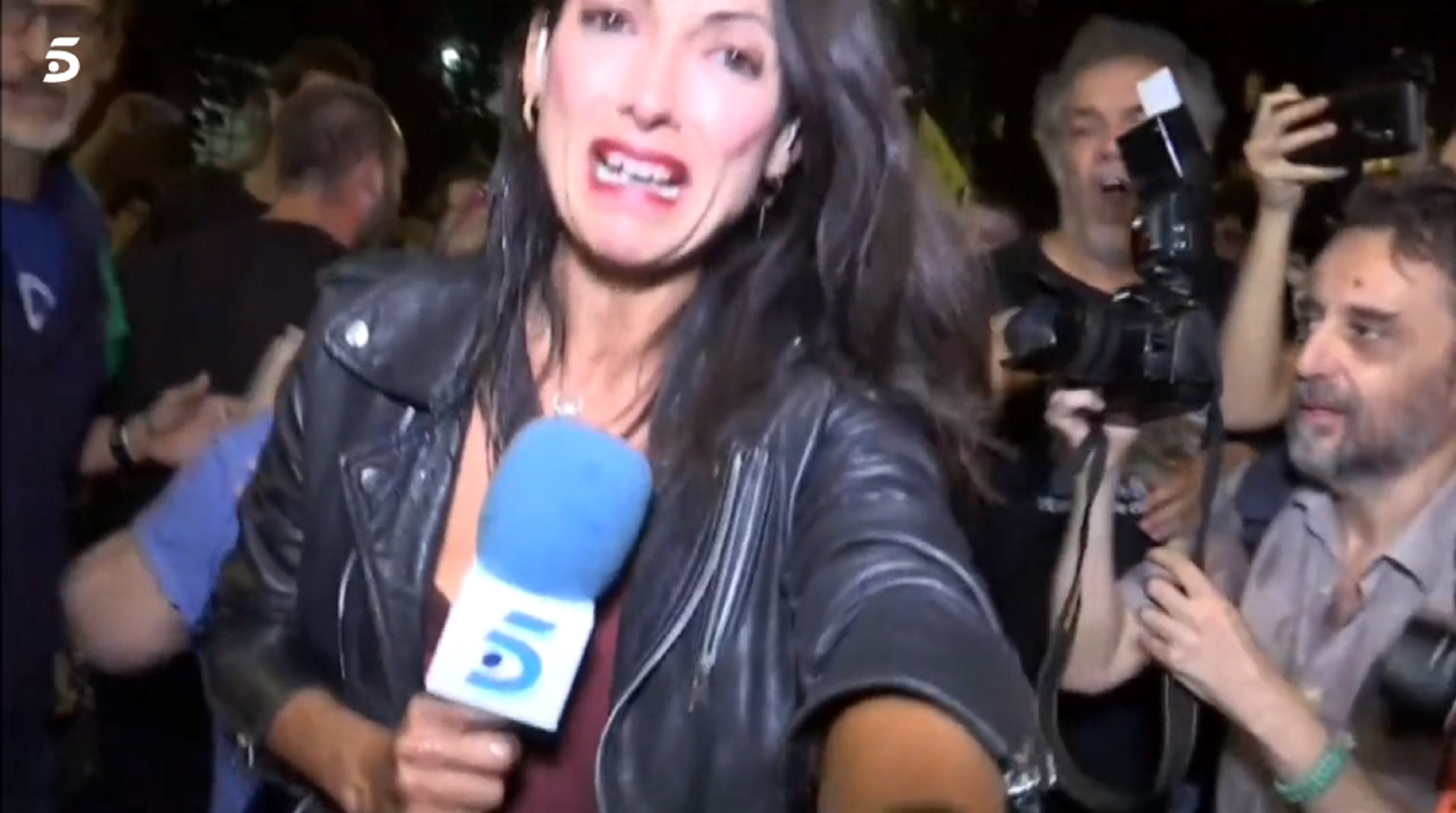VÍDEO Tensió amb una reportera de Telecinco per l'1-O i Ana Rosa culpa Rufián