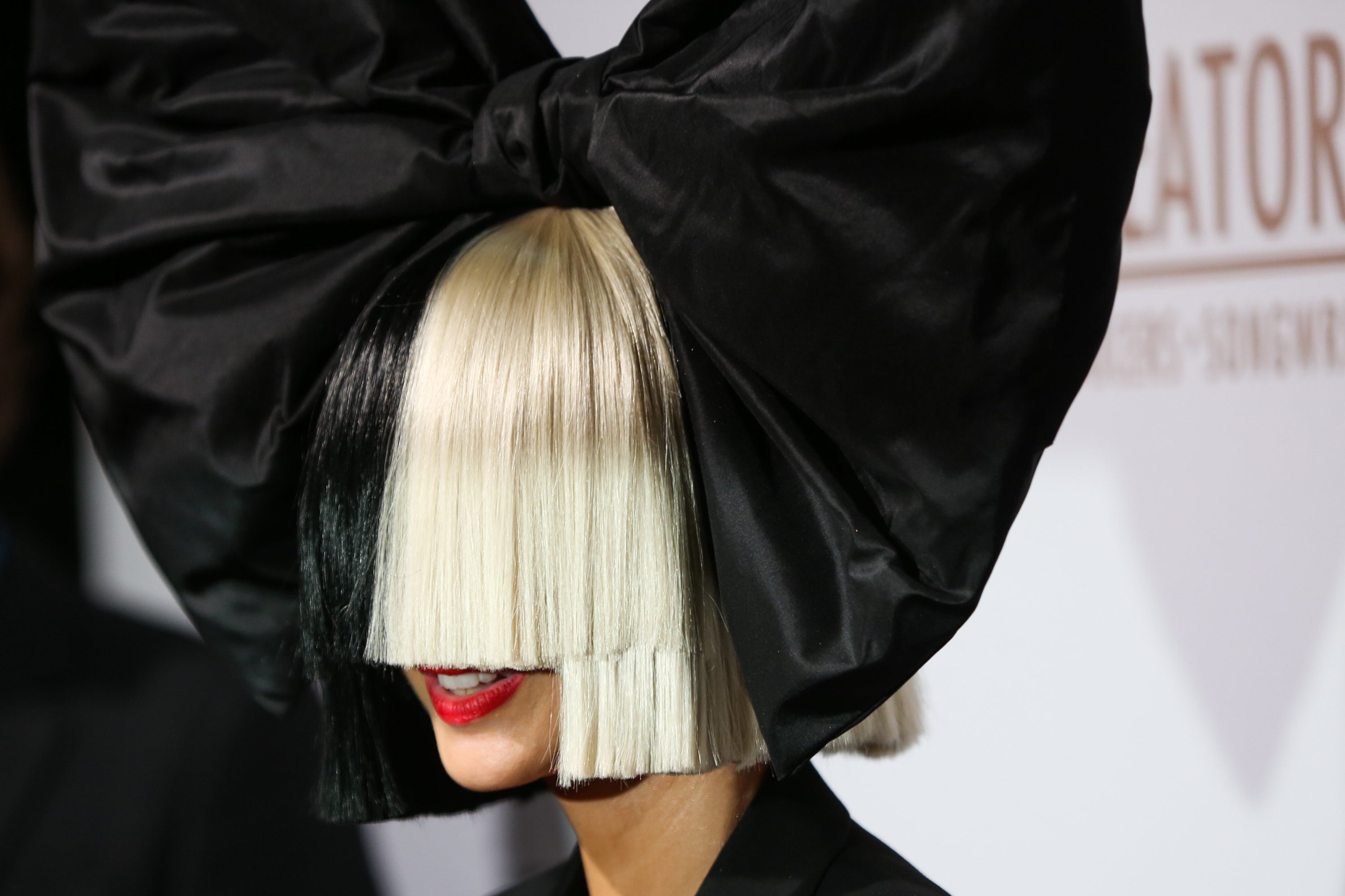 La dolorosa (y rara) enfermedad de la cantante Sia: "El dolor es desmoralizador"