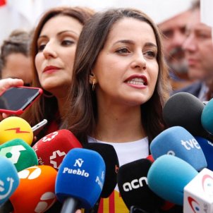 Arrimadas causa rechazo en la mani españolista del 12-O en Barcelona: "Es una indecencia"