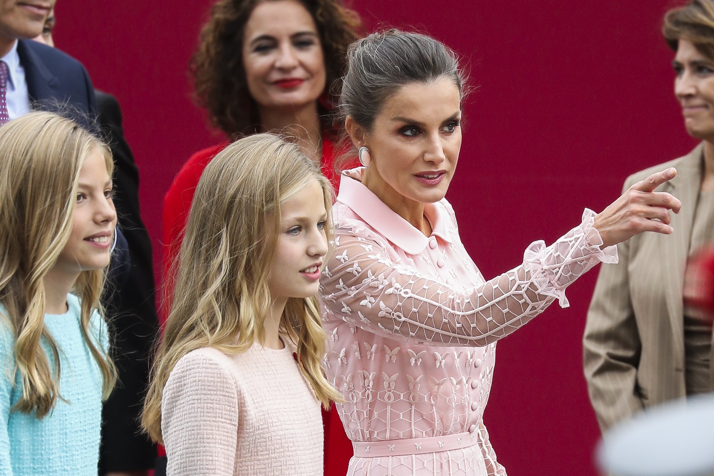 'El Mundo' se ensaña con Letizia por el vestido que ha llevado el 12-O: "Feo e inapropiado"