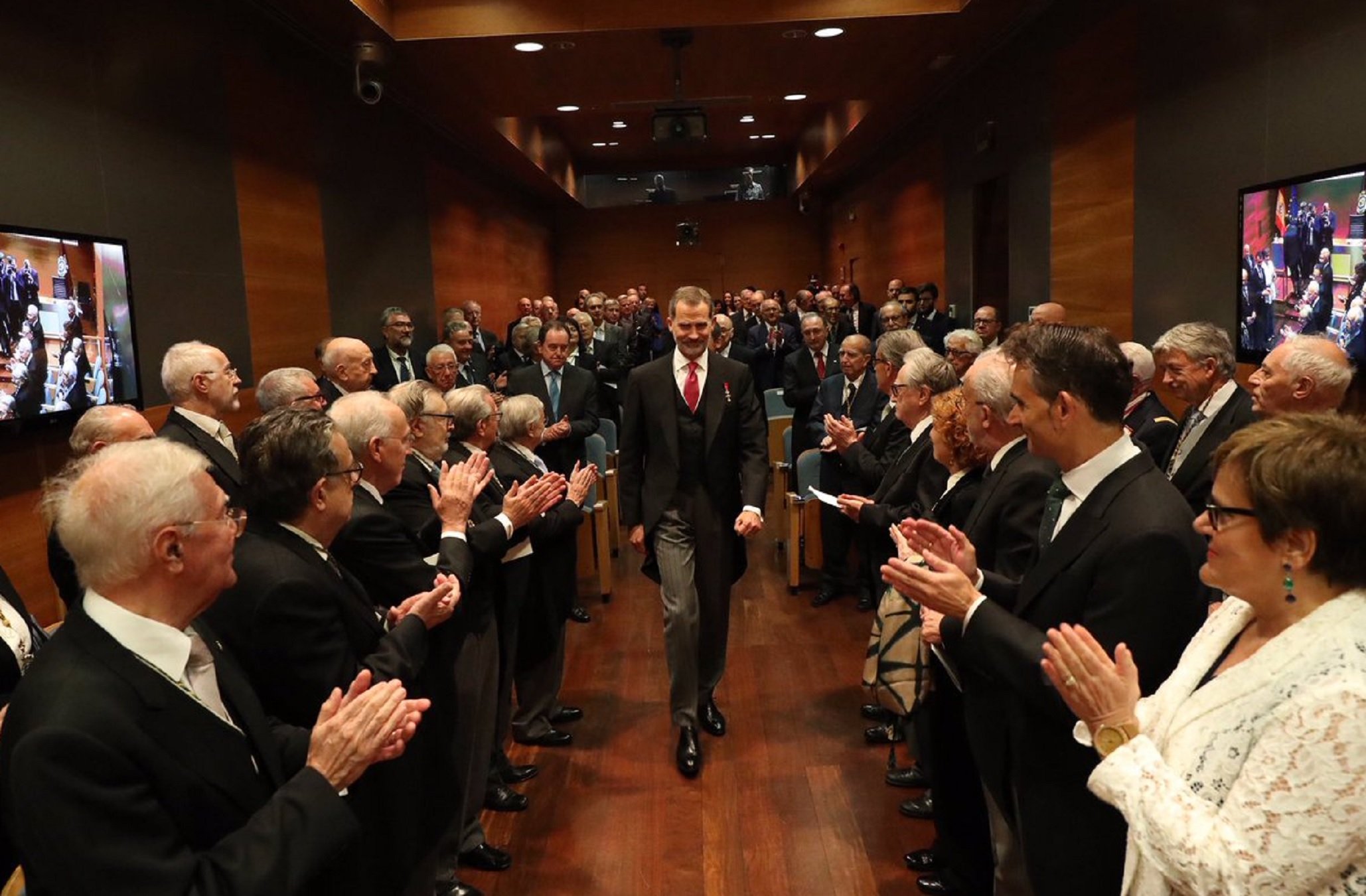 El papelón ridículo de Felipe VI el día de la sentencia: la Corona se esconde