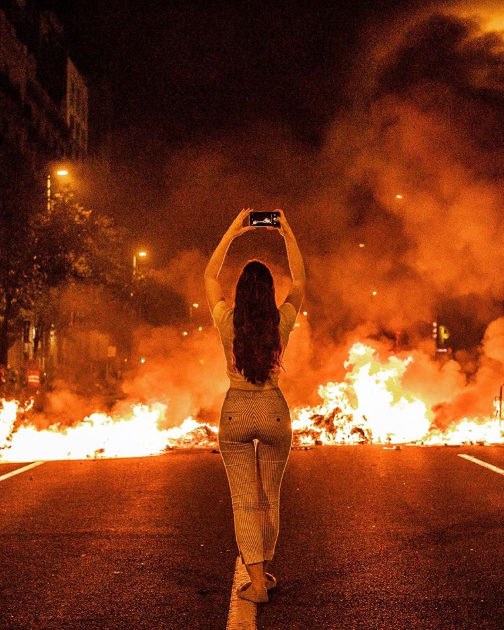 Fuego, 'manis' y postureo: Los disturbios en Barcelona, escenario de Instagram