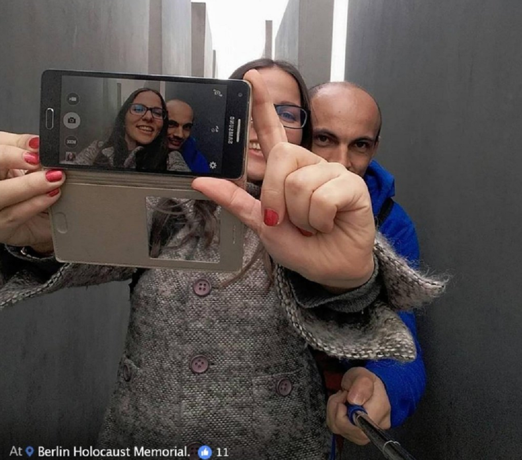 'Selfies' als monuments de l'Holocaust? La polèmica