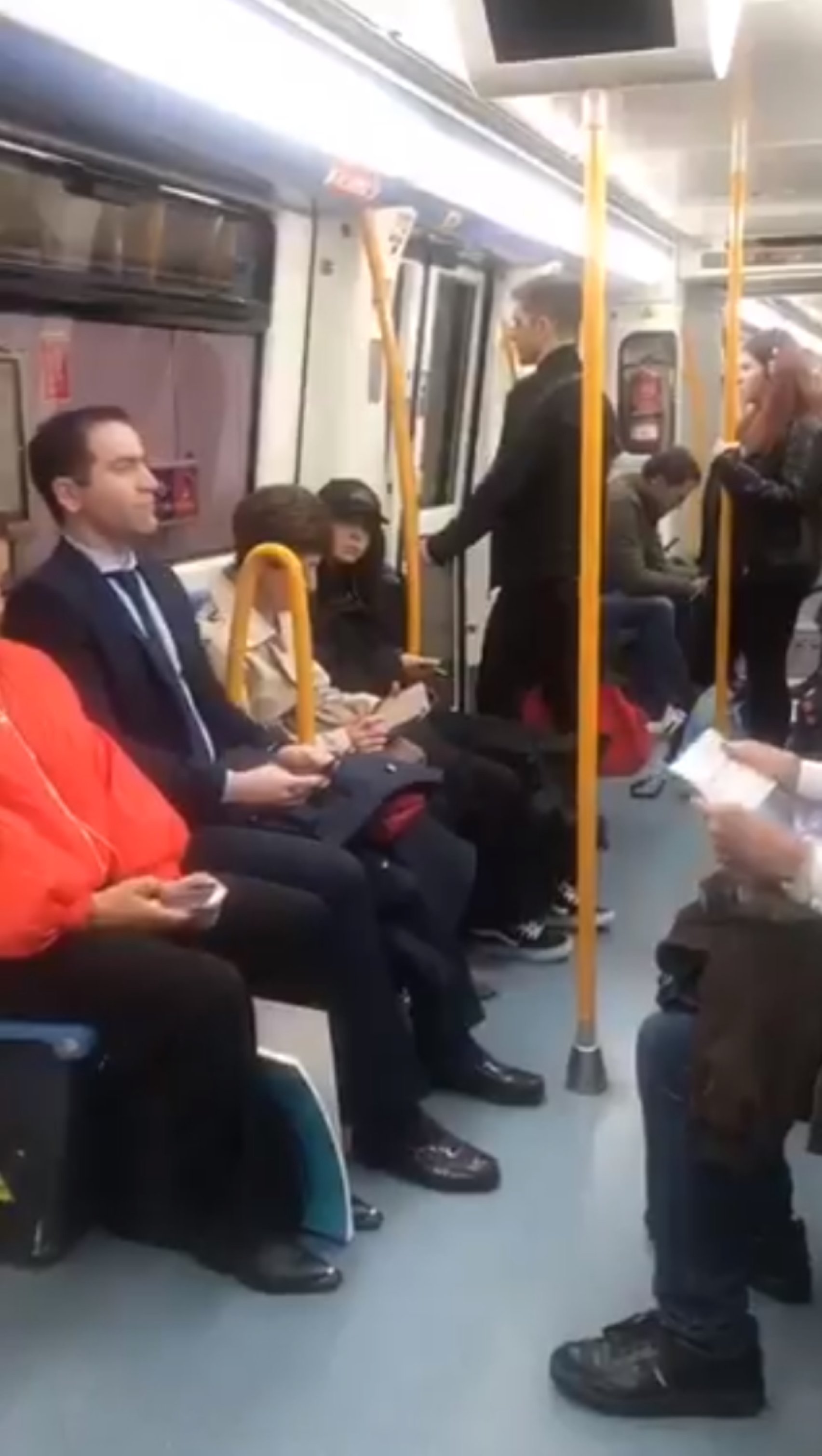 "Postureo": unanimidad con el vídeo del presidente de PP en el metro de Madrid