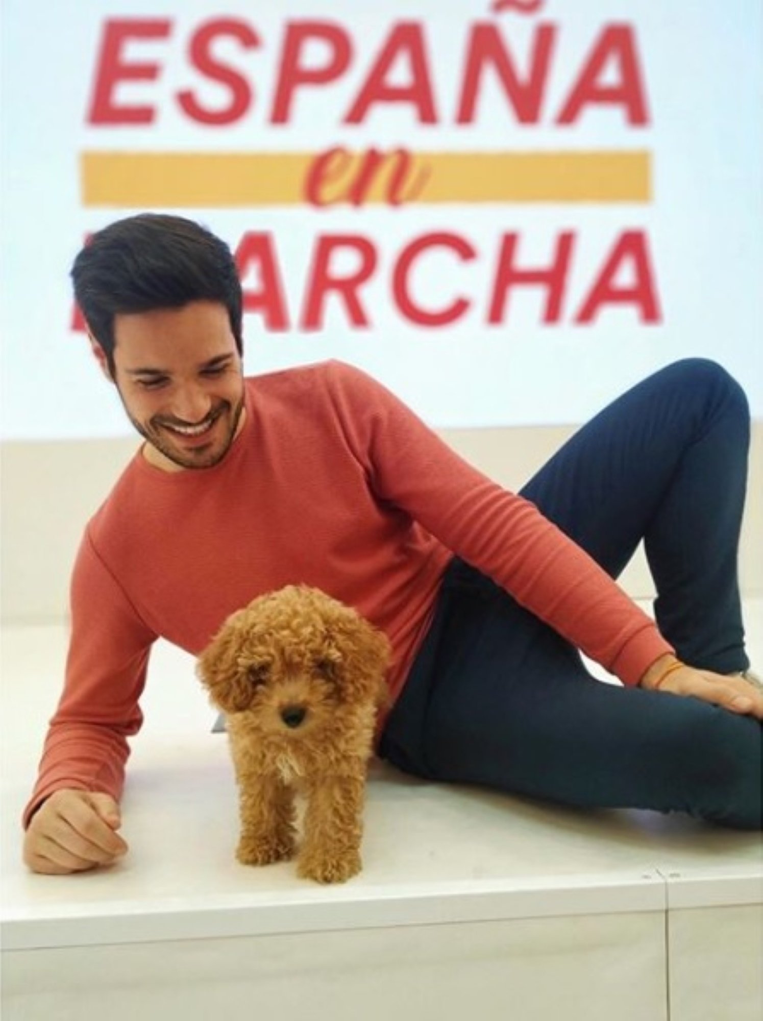 El dueño del perro de Ciudadanos se pronuncia sobre el ridículo vídeo con Albert Rivera