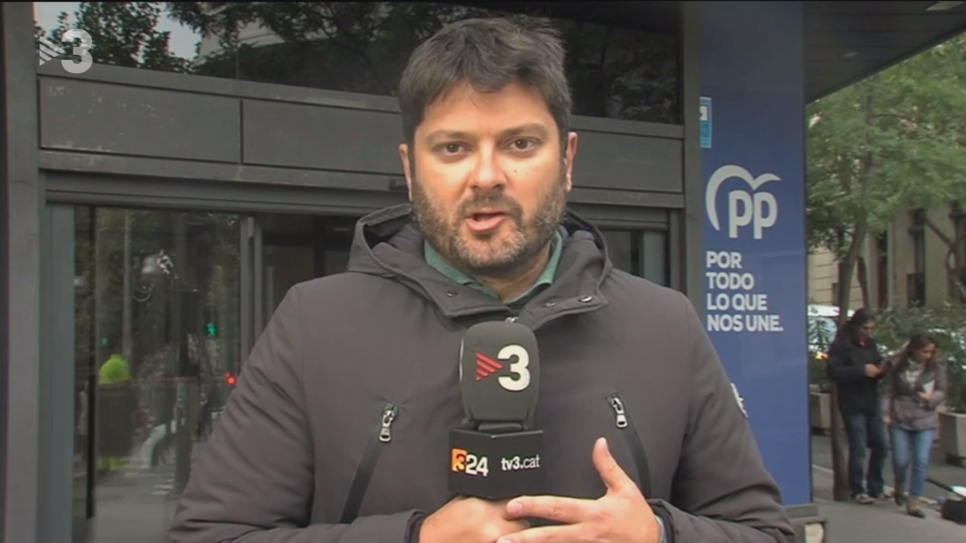 Un catalanòfob increpa un periodista de TV3 a Madrid i ell respon: “És un merdes”
