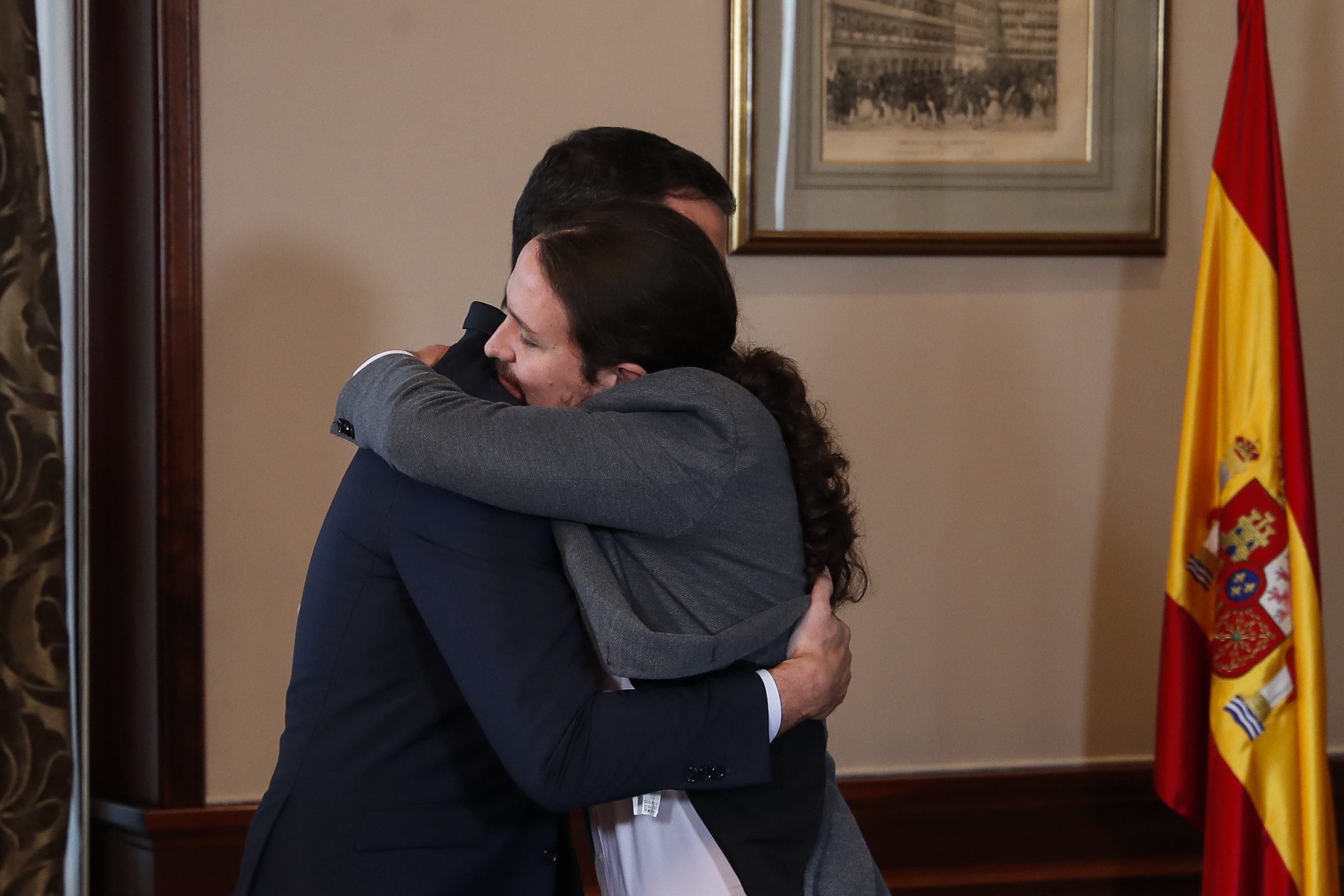 La red abraza la imagen de Sánchez e Iglesias con una riada de memes