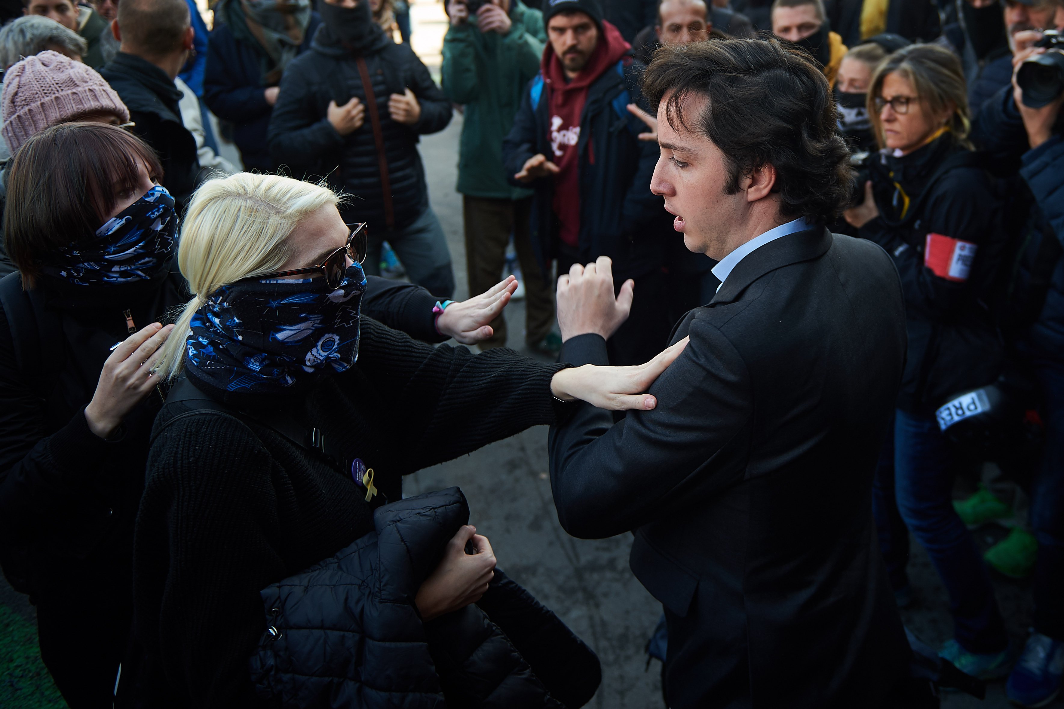 El 'pequeño Nicolás', cameo inesperado en las protestas de la estación de Sants