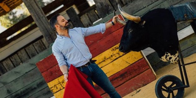 El diario de Pedro Jota, enamorado del "toro" Abascal: las redes hierven - En Blau