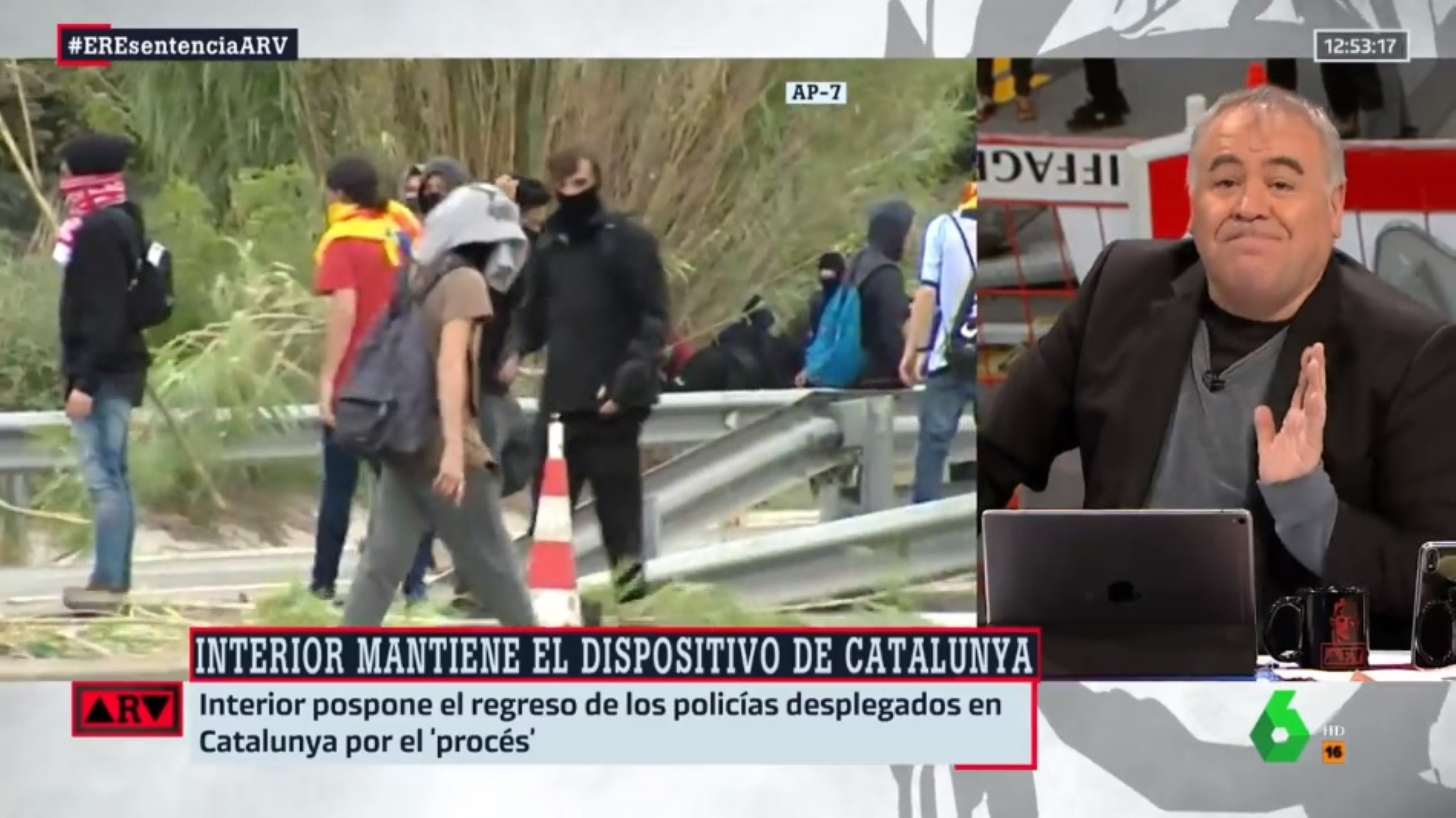 Ferreras difunde fake news sobre Tsunami Democràtic con un cartel lleno de faltas en catalán