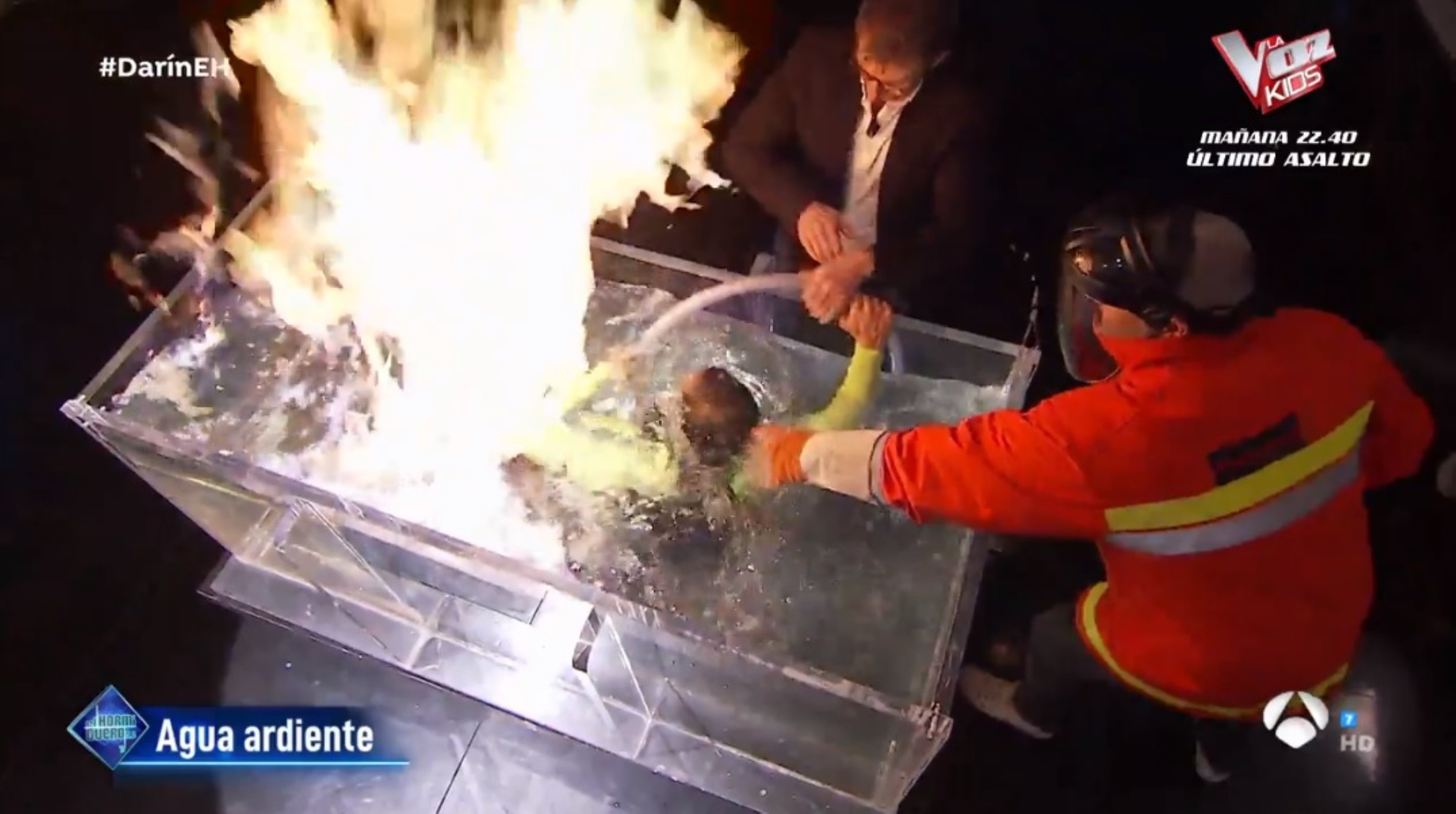 Accident a ‘El Hormiguero’: un col·laborador gairebé s’ofega entre flames