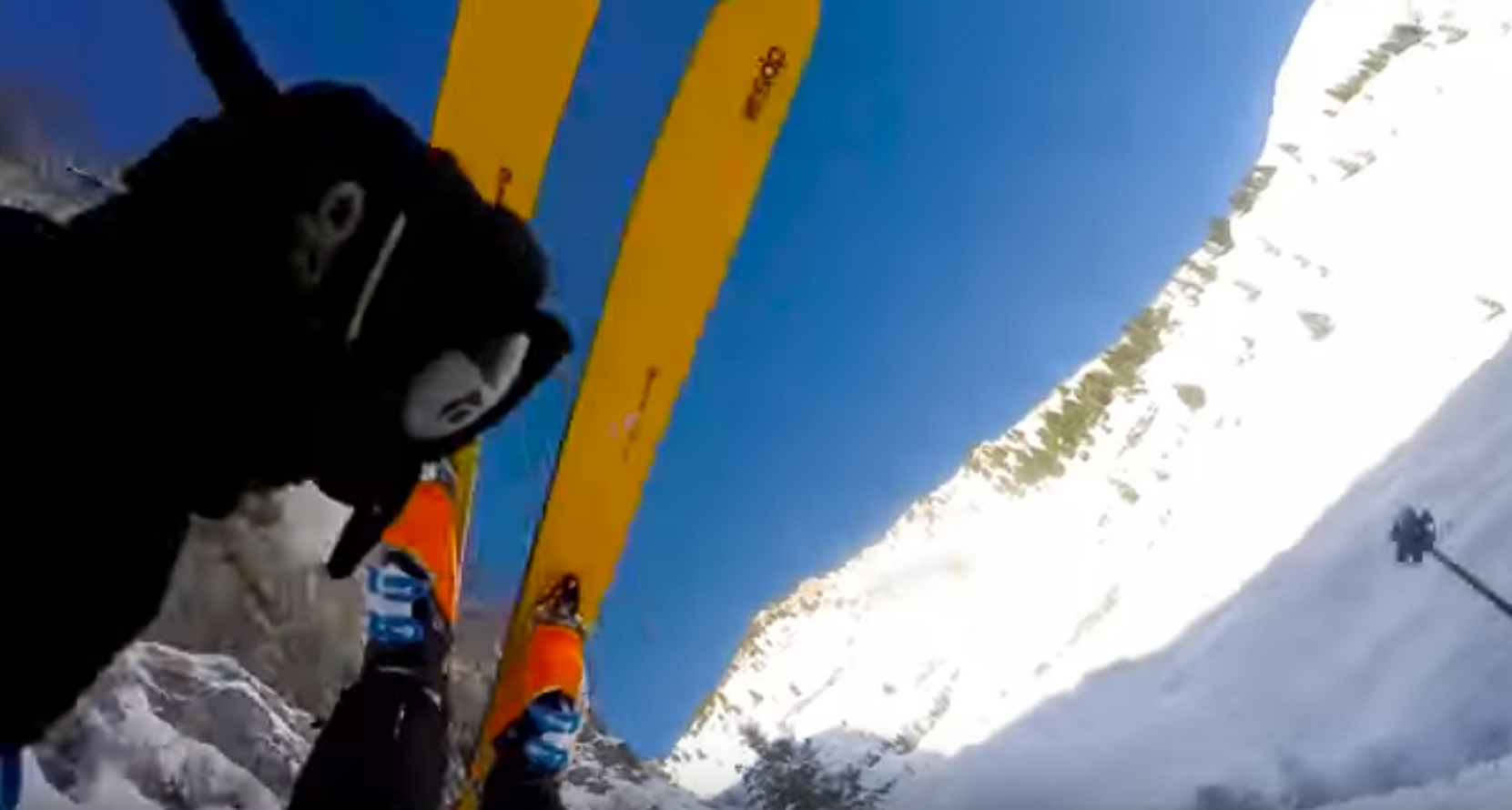 Esto le pasa al esquiador que se cae desde 46 metros