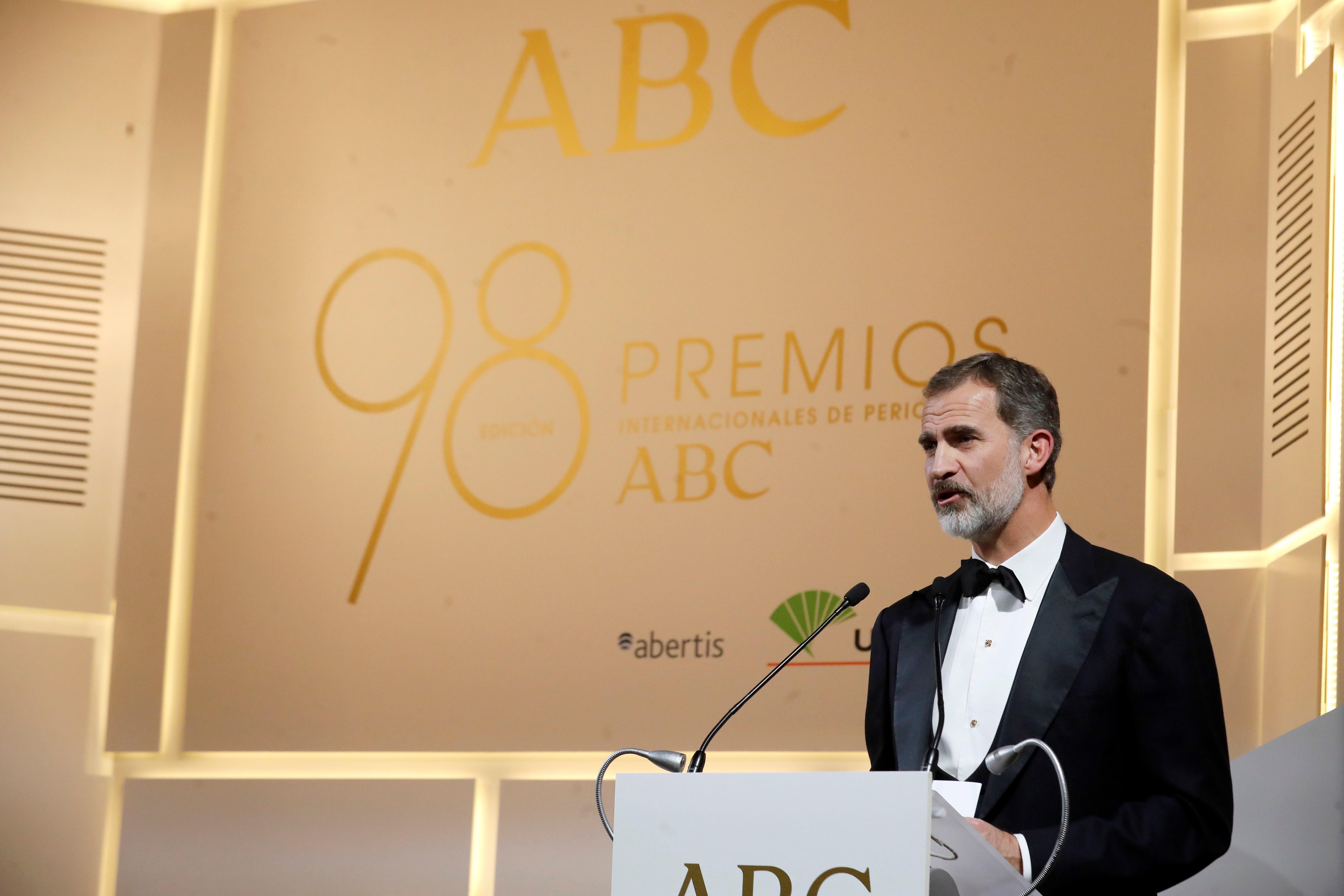 Repugnant vinyeta d'humor d''ABC' contra els mestres catalans, premiada pel rei