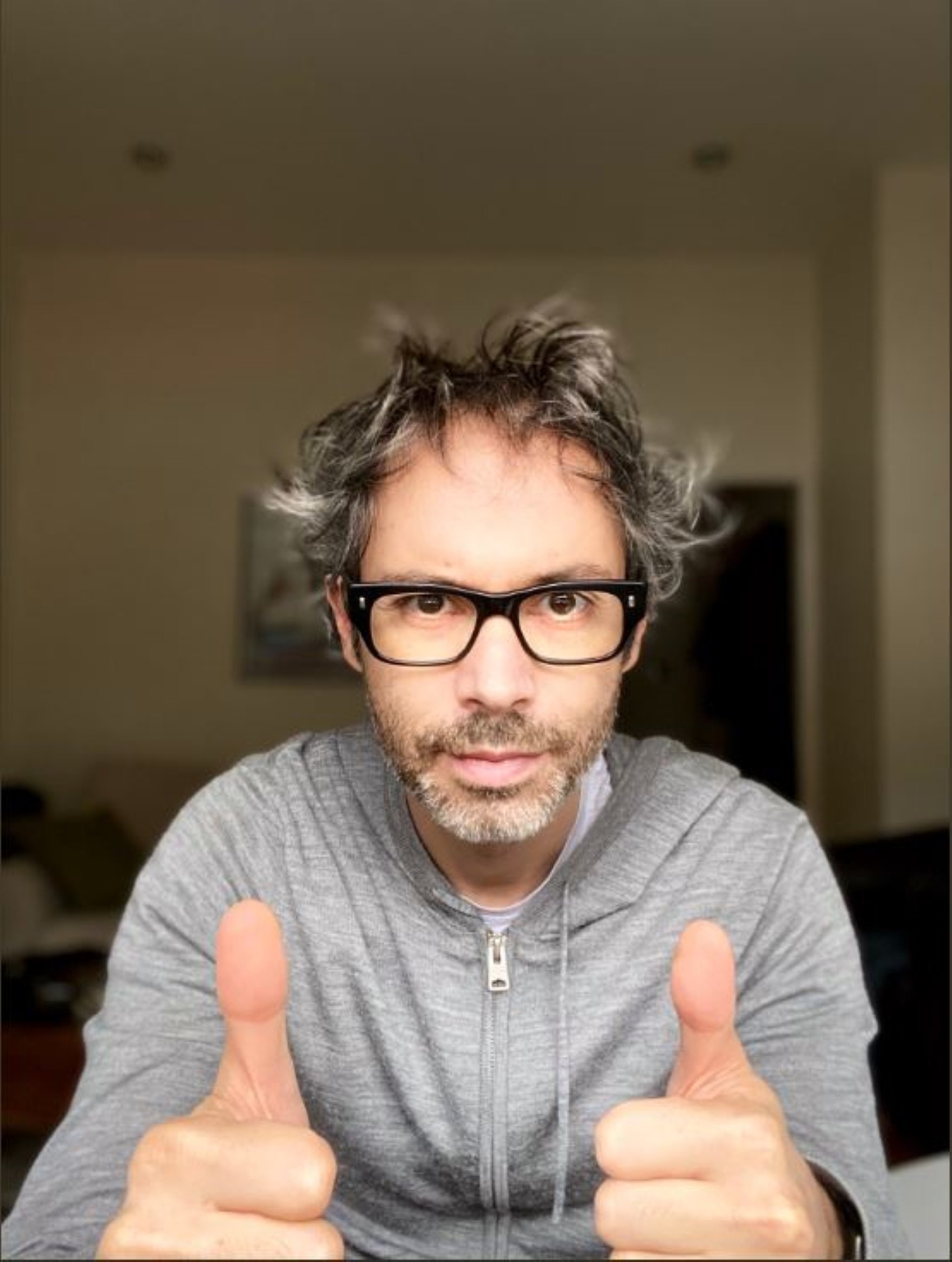 La xarxa al·lucina amb la cara de James Rhodes (drogat): "Menudo viaje astral"