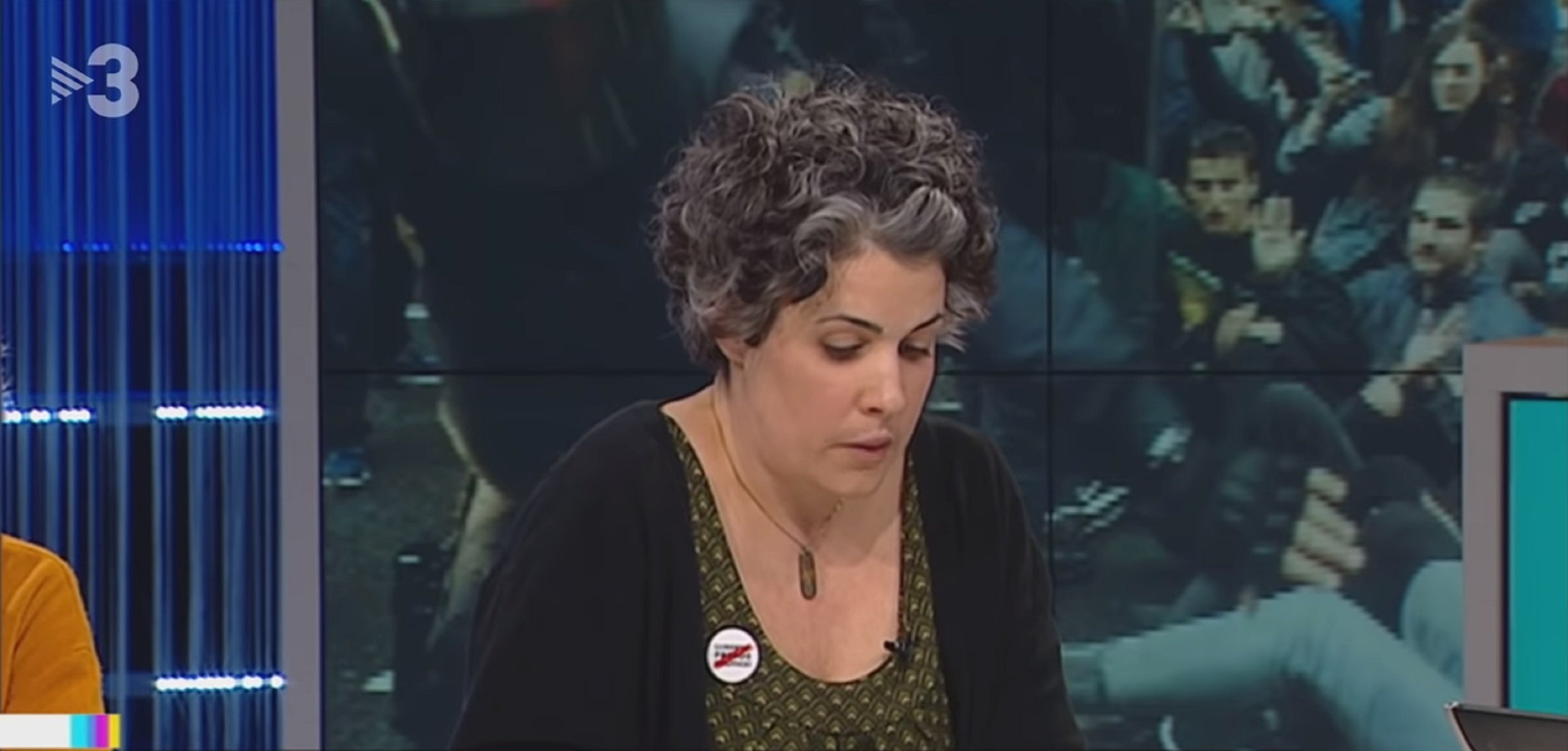 Emotiu retrobament de la noia dels dits trencats l'1-O i l'àvia a qui va ajudar