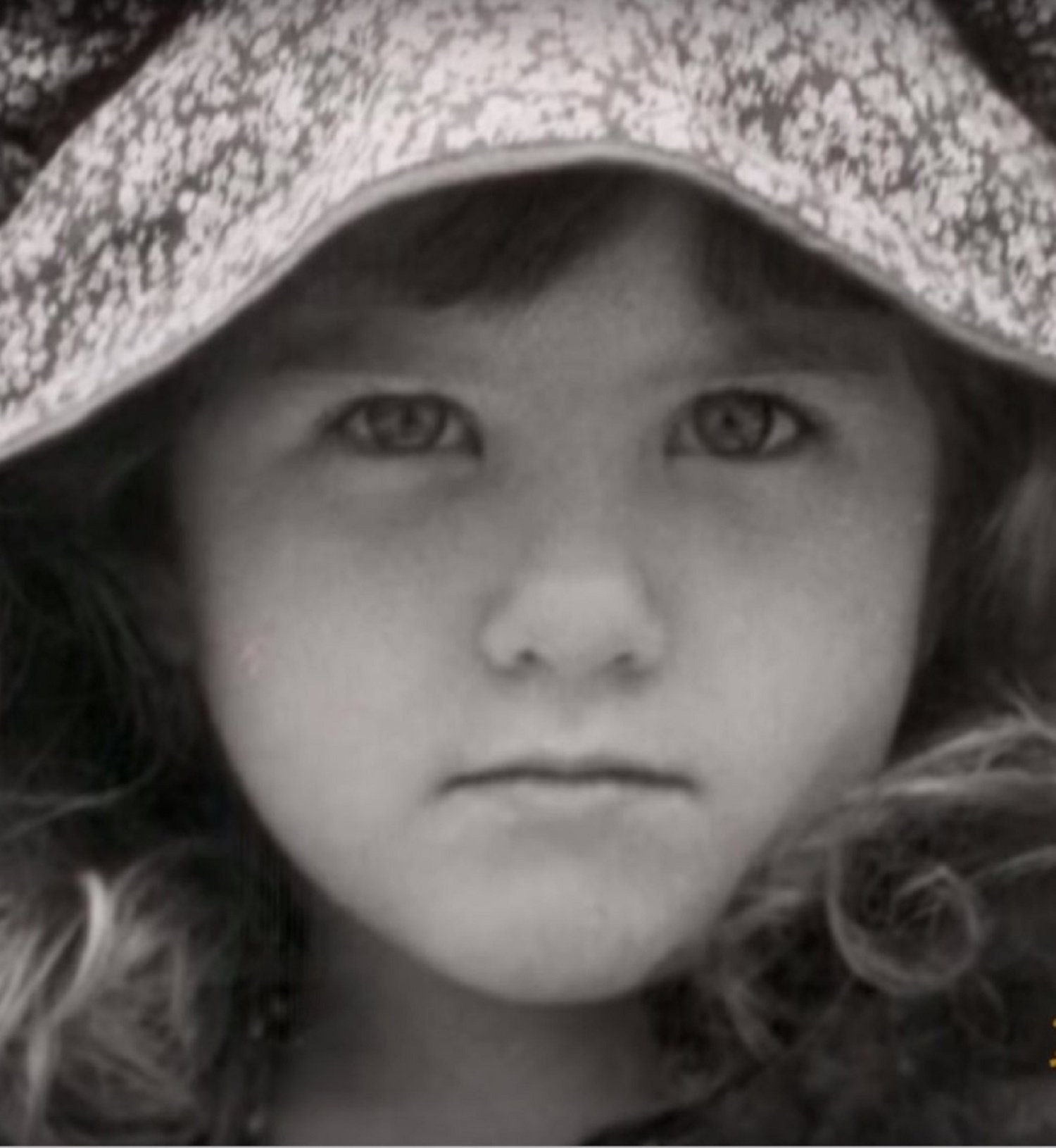 Alucinante e irreconocible foto de una superfamosa cuando era una niña pequeña