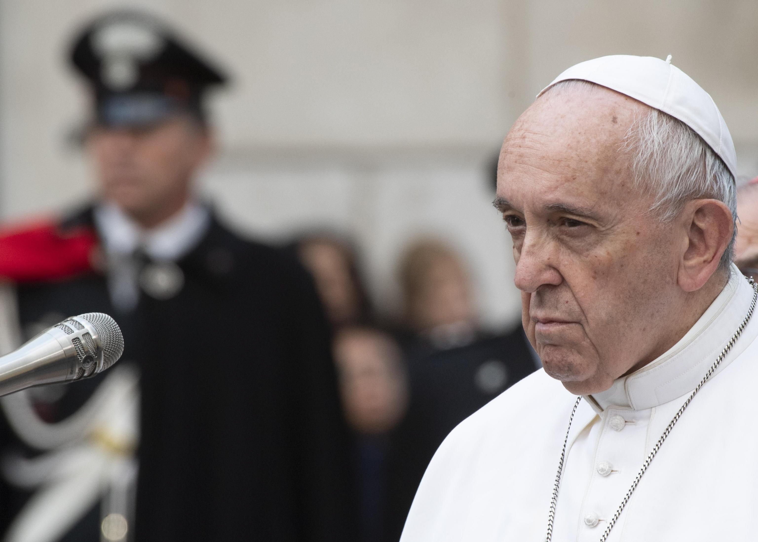 El Vaticano niega que el papa Francisco haya dado "like" a una joven brasileña