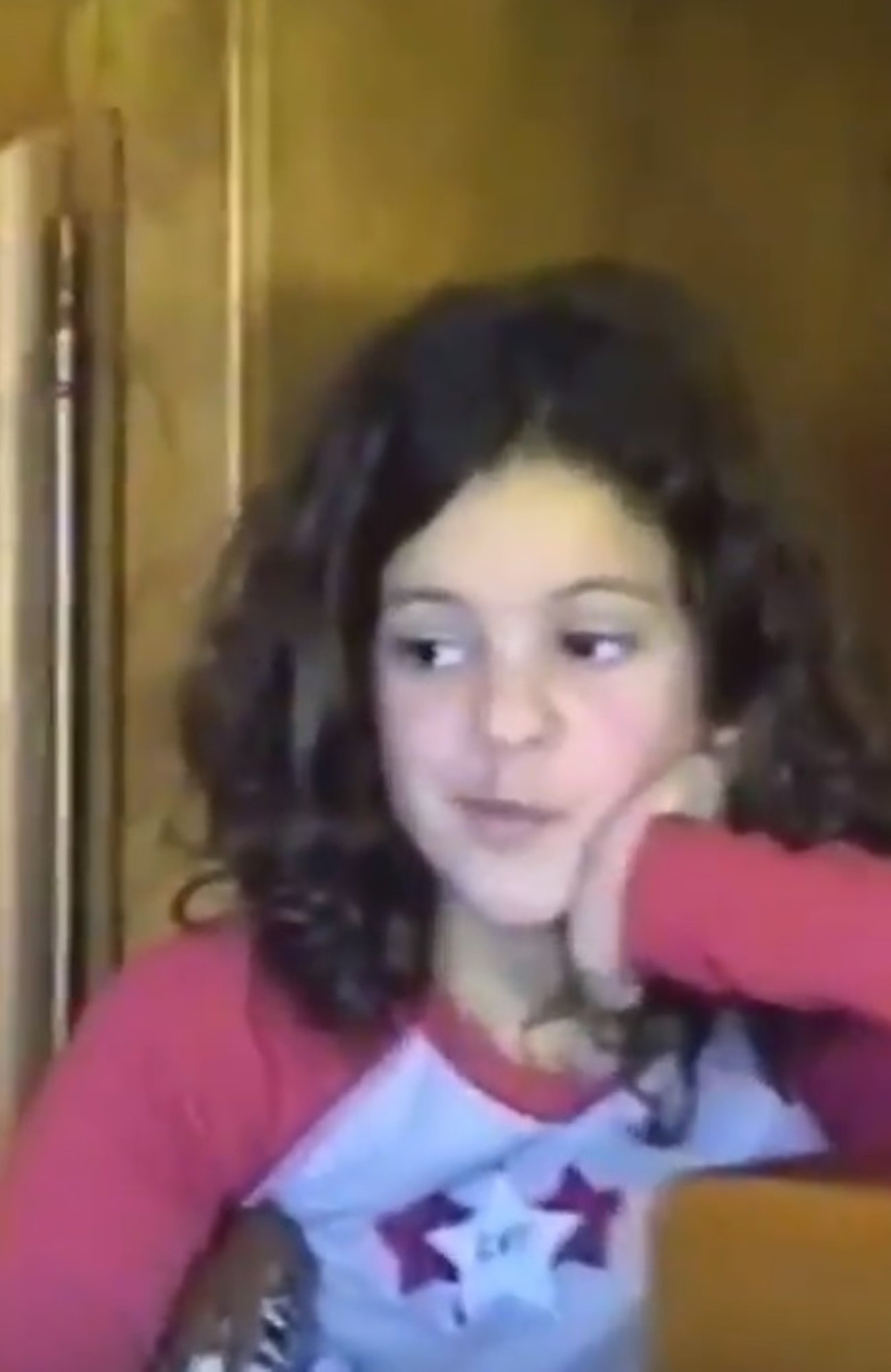 El vídeo más adorable de Rosalía: de pequeñita, poniendo caras y tocando la guitarra