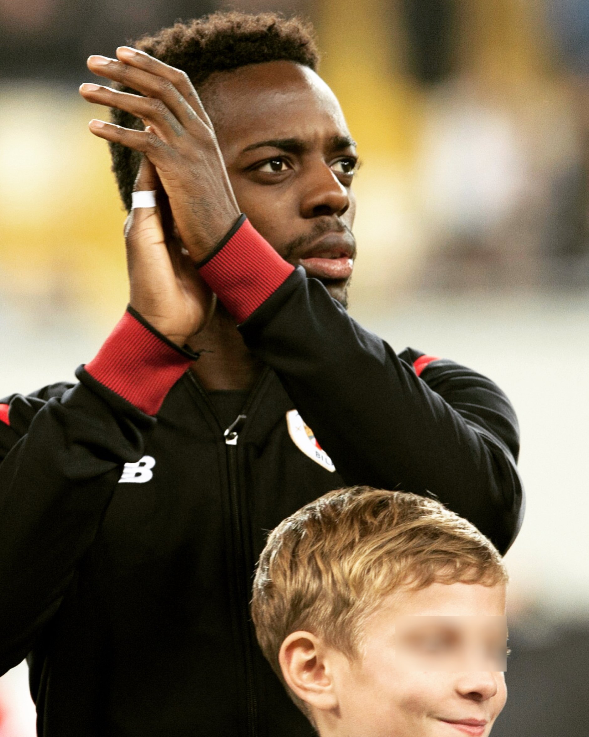 Nuevo gesto de ídolo del vasco Iñaki Williams apoyando a los manteros de Barcelona