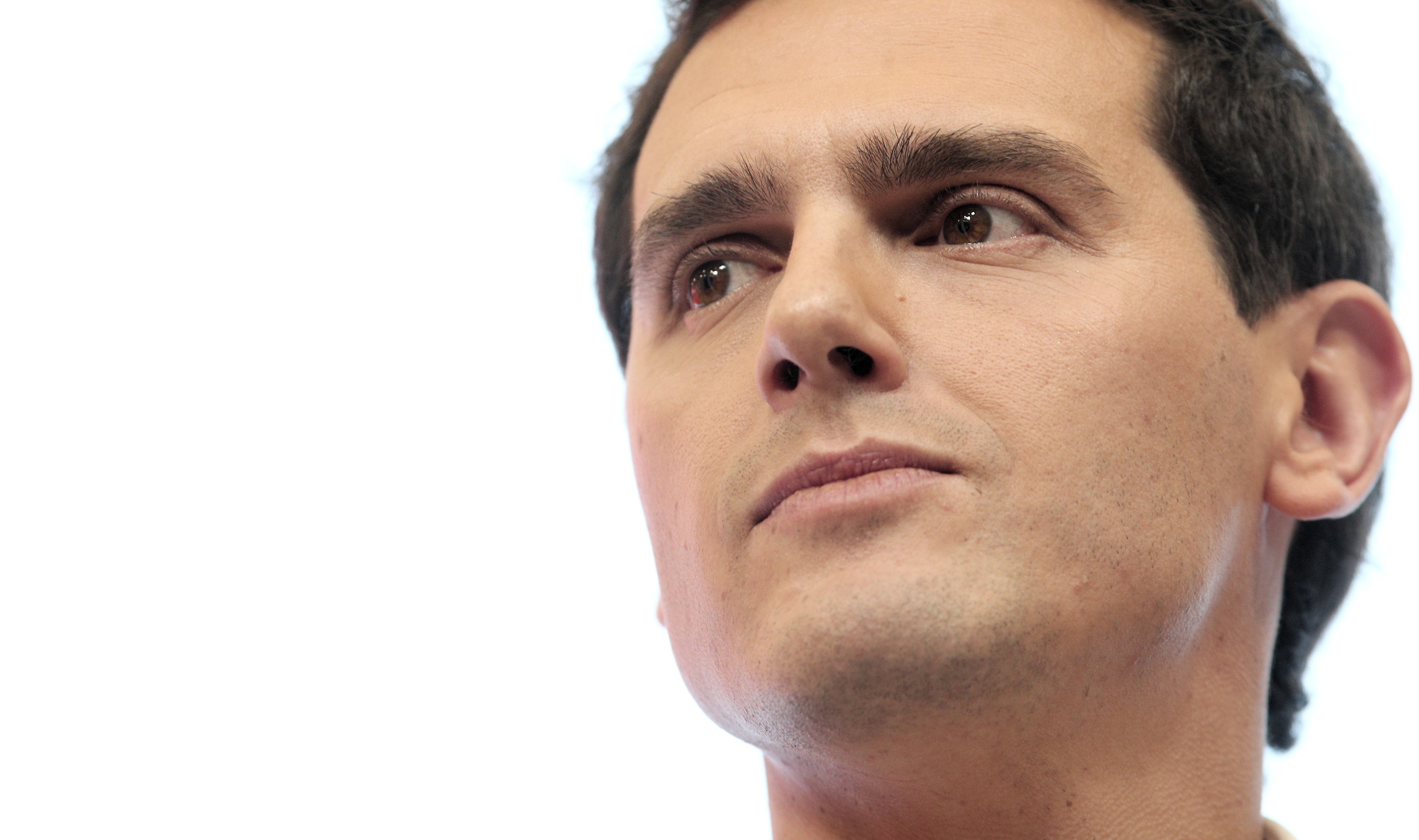 Albert Rivera quiere volver a la política. Su hoja de ruta para echar a Arrimadas