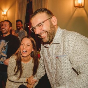 RAC1 comença l'any amb un espectacular casament (i amb Pou vestit de Frozen)