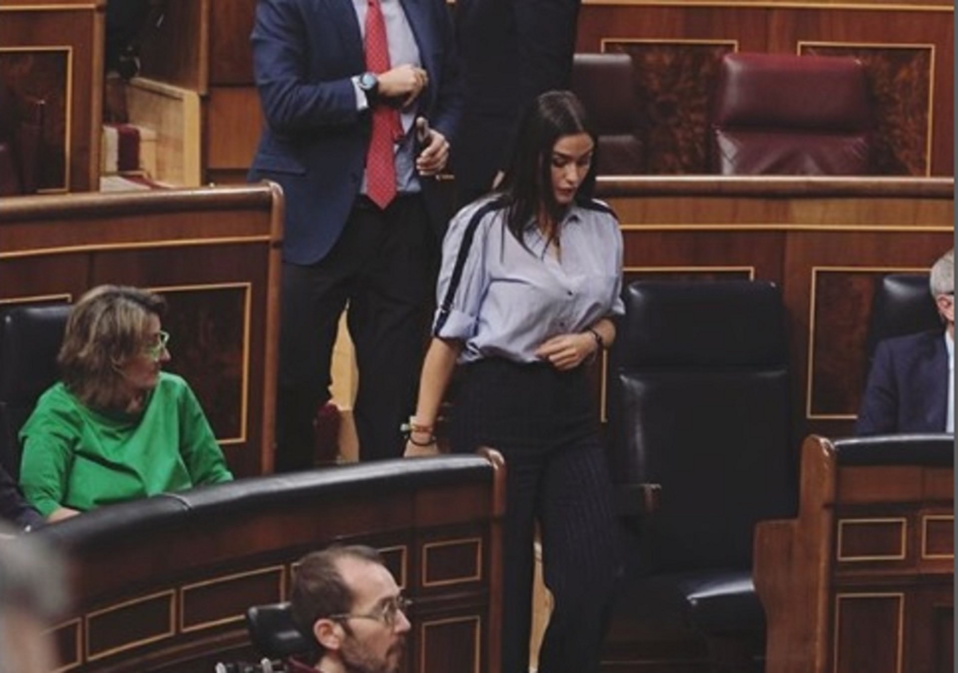 Fotos sexis de Mireia Borrás, diputada de Vox que pone calientes a ultras: "Pibón"