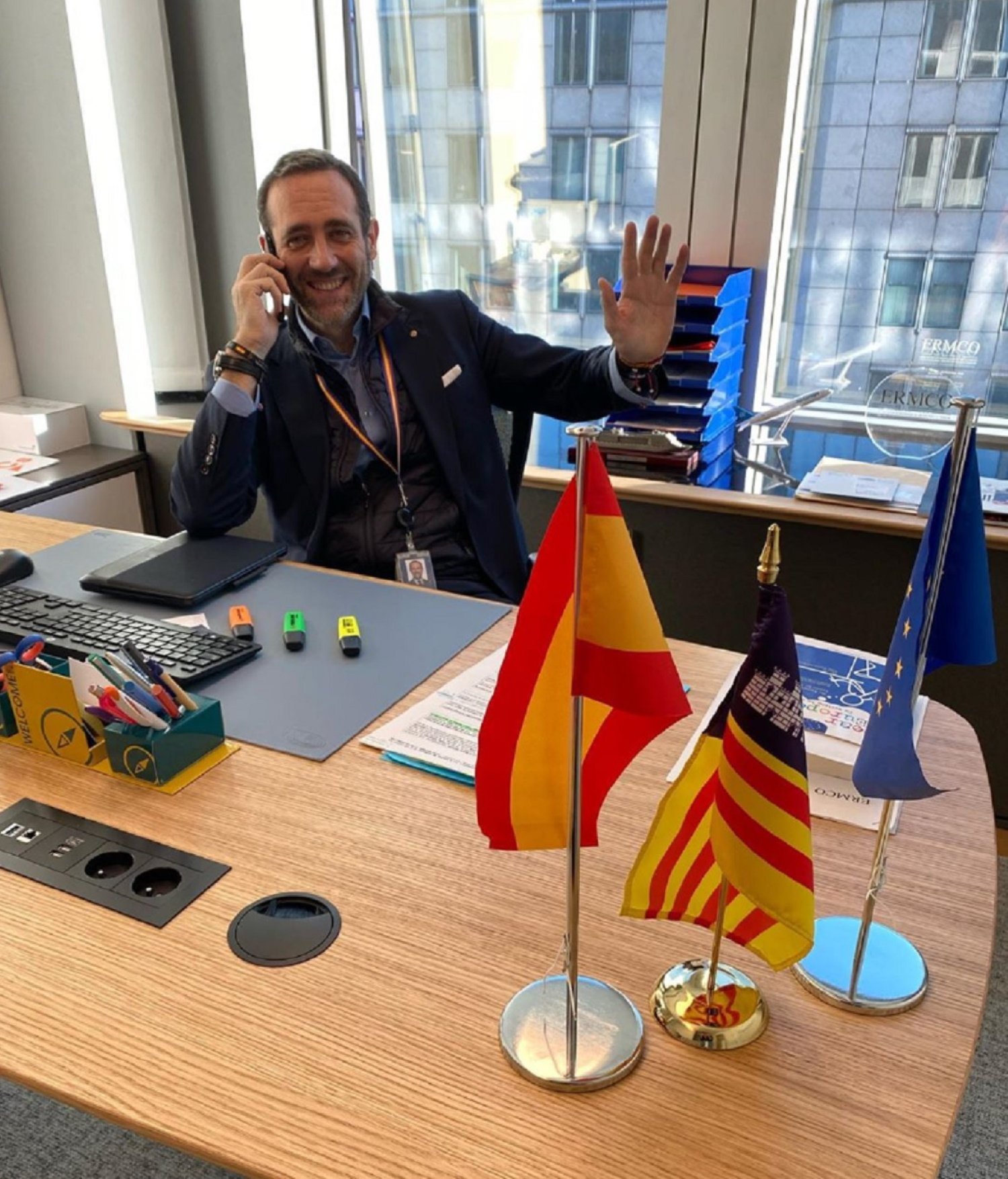 VÍDEO. Patético show de un diputado de Cs ante Puigdemont imitando a Arrimadas