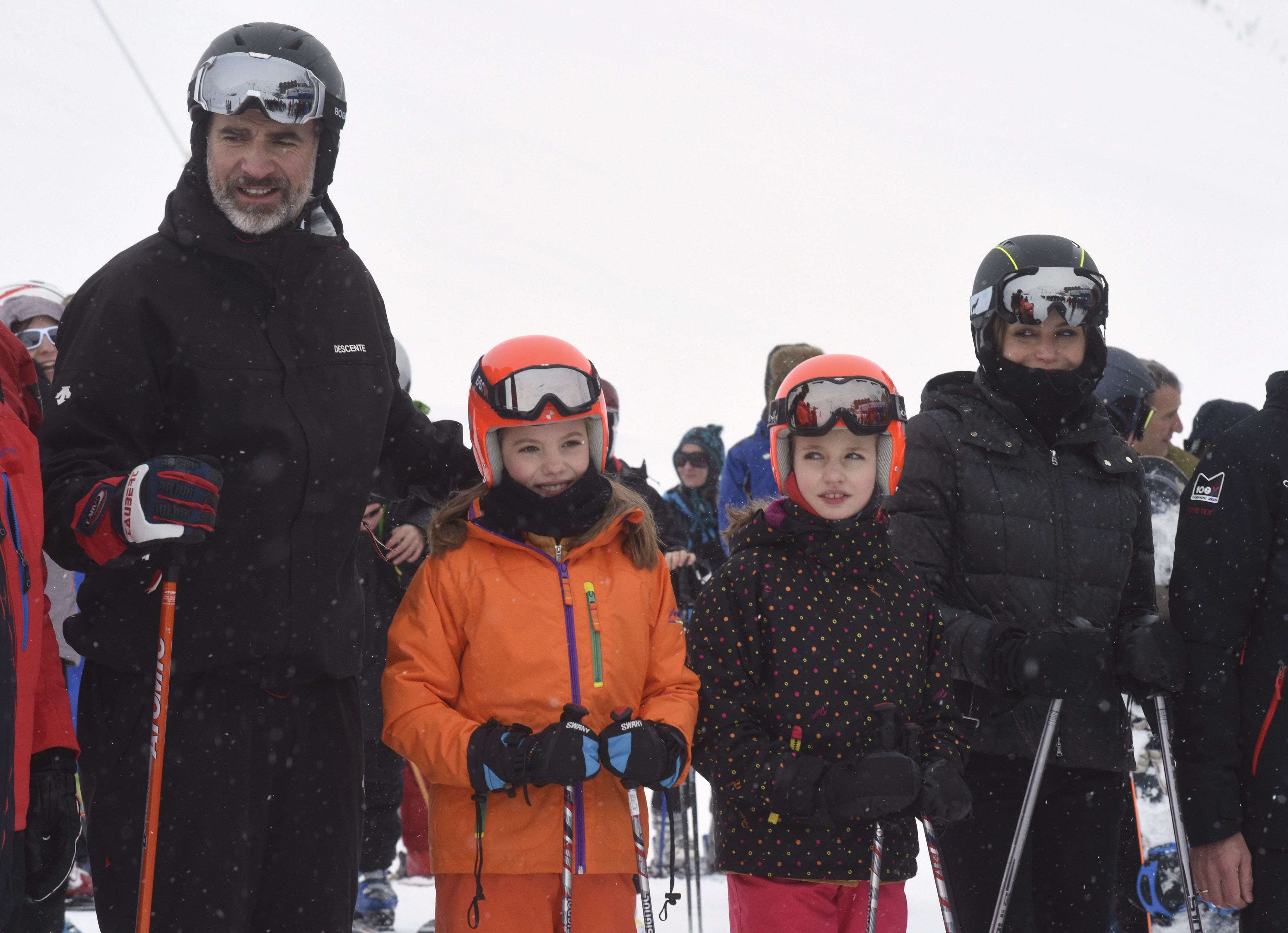 Primera esquiada de la temporada d'Elionor i Sofia