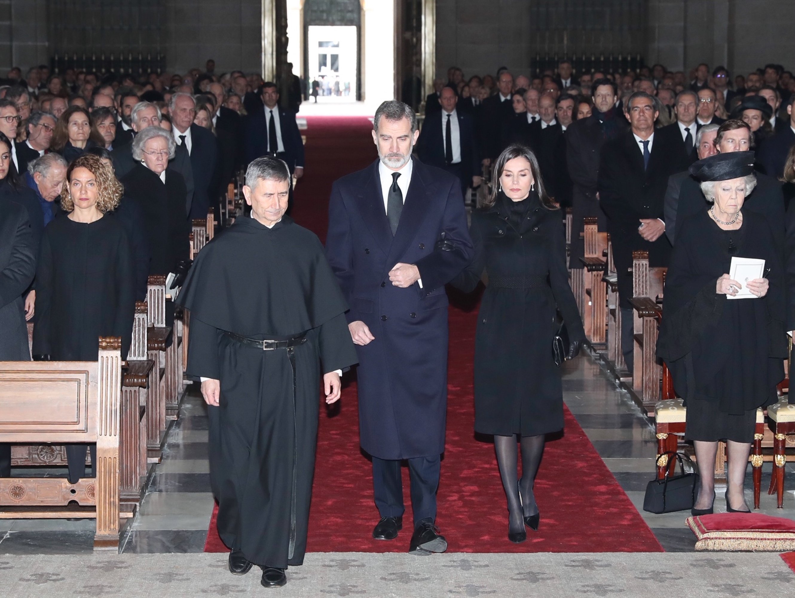 Las caras de Letizia en el funeral real que demuestran que no soporta a los Borbones