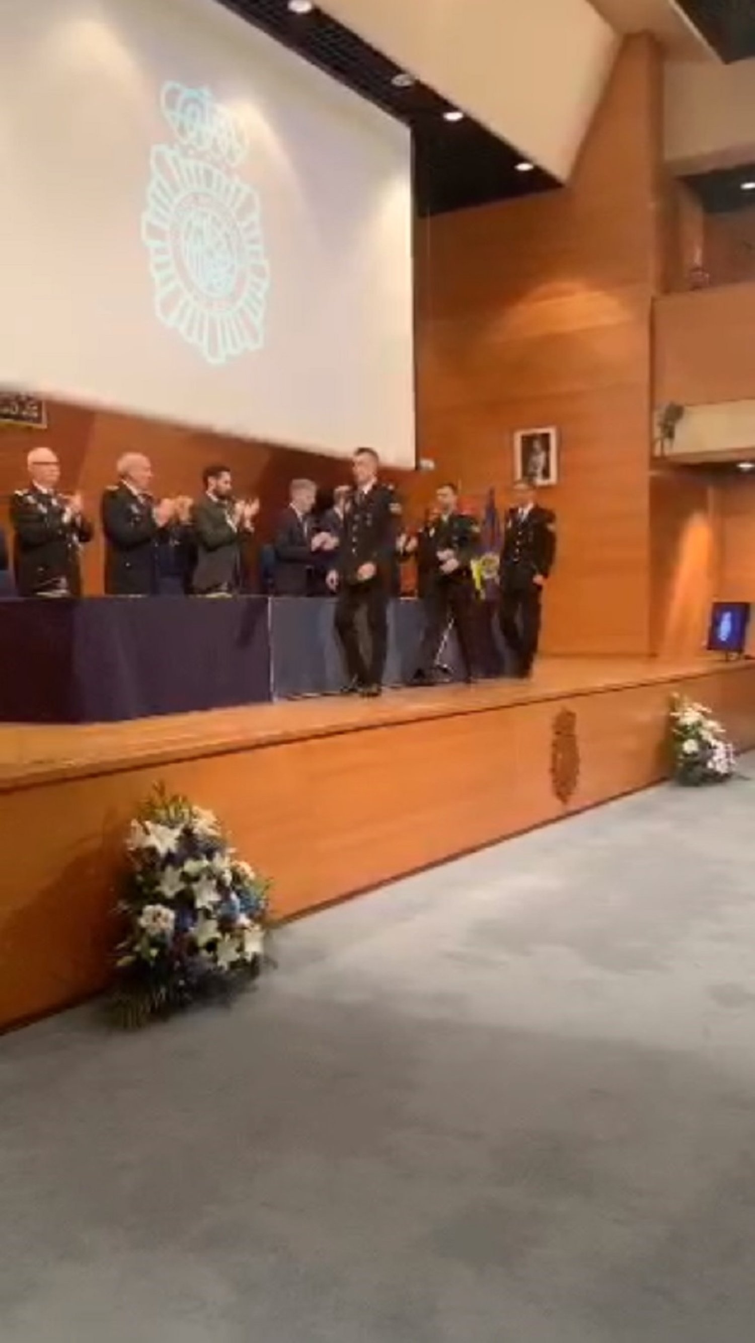 Felicitación demoledora de Inarritu a la Policía, que cumple años de forma vergonzosa