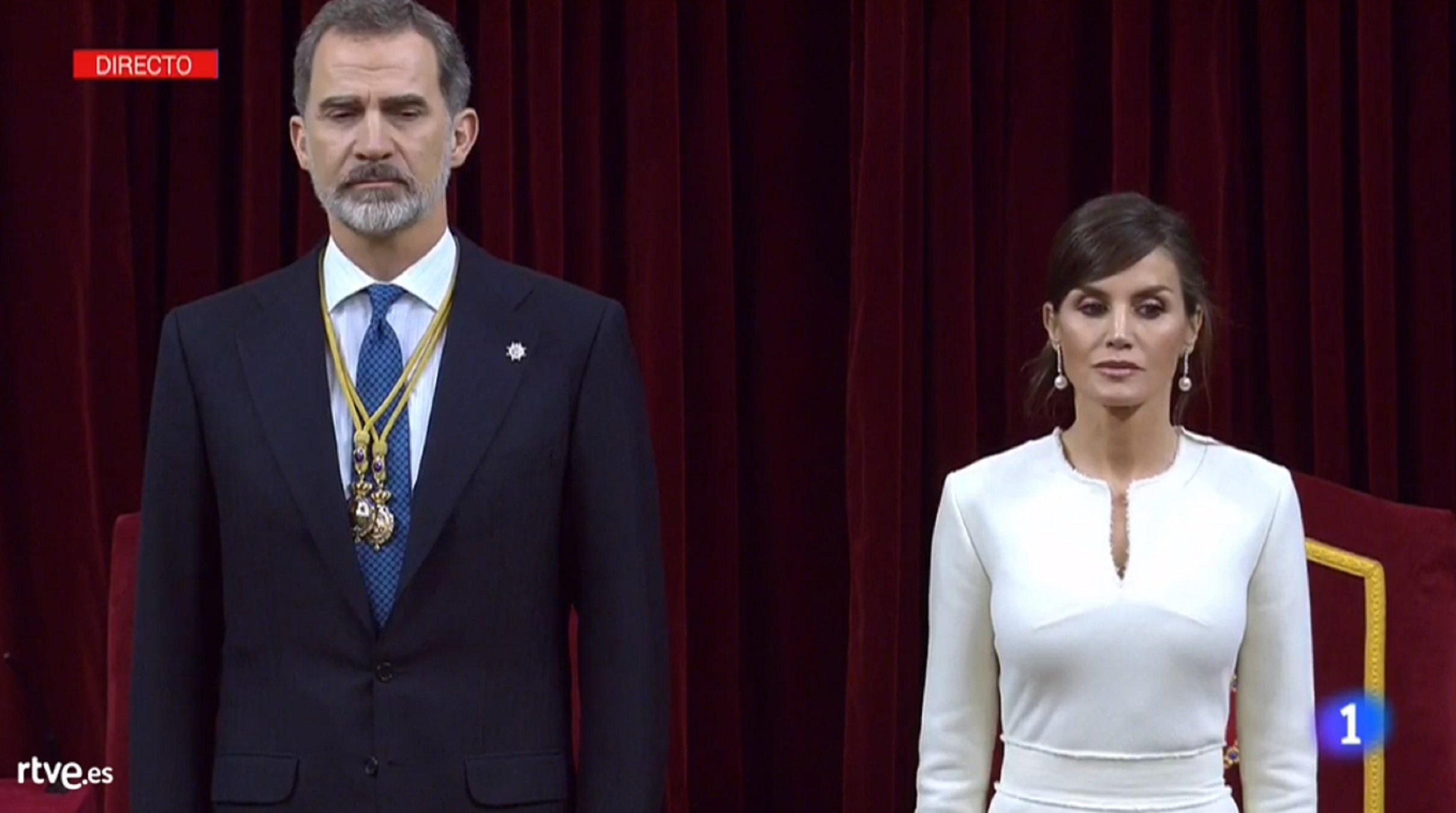 Letizia envía una señal a los indepes del Congreso: Leonor de rojo España