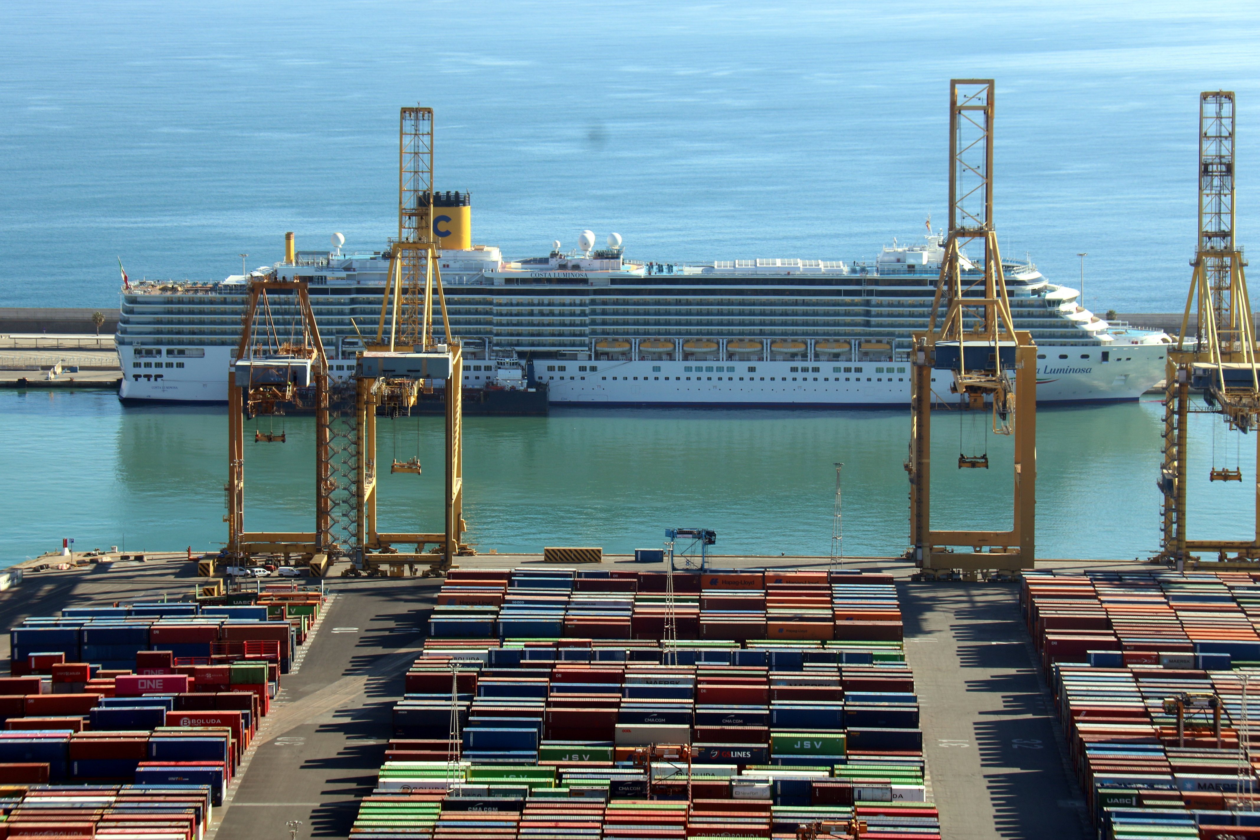 Los estibadores del Puerto de Barcelona anuncian paros