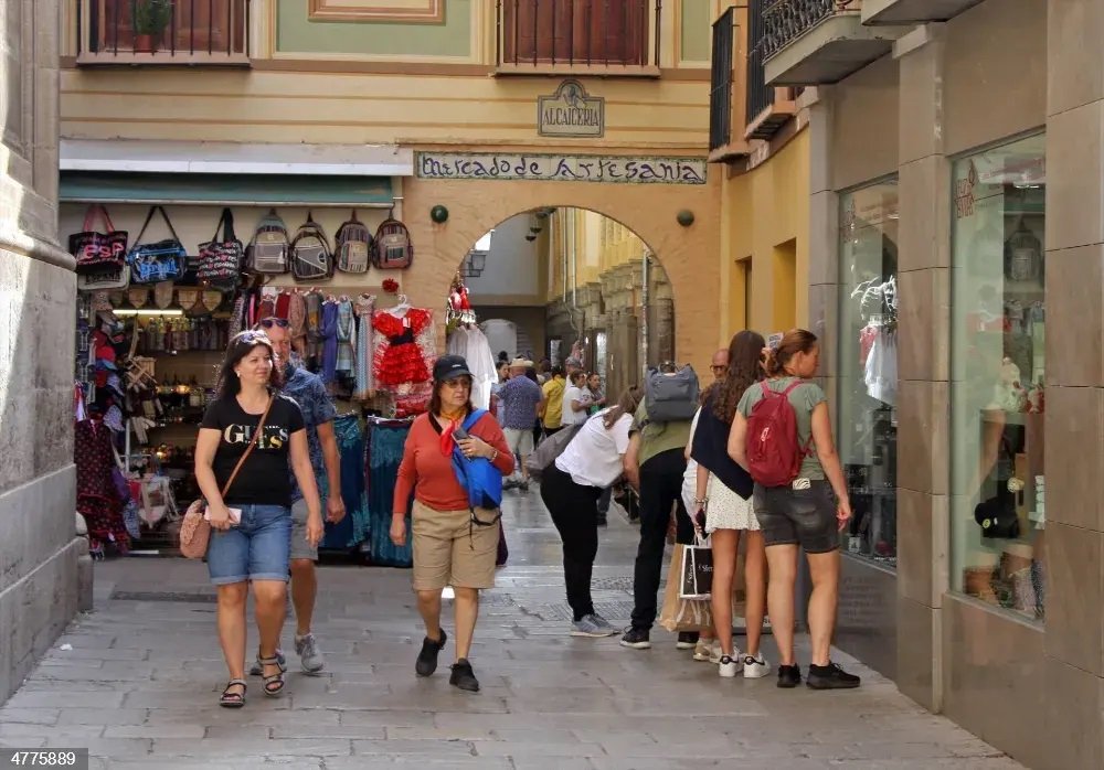 El consumo de las familias resiste, pero exportaciones y construcción frenan en seco la economía