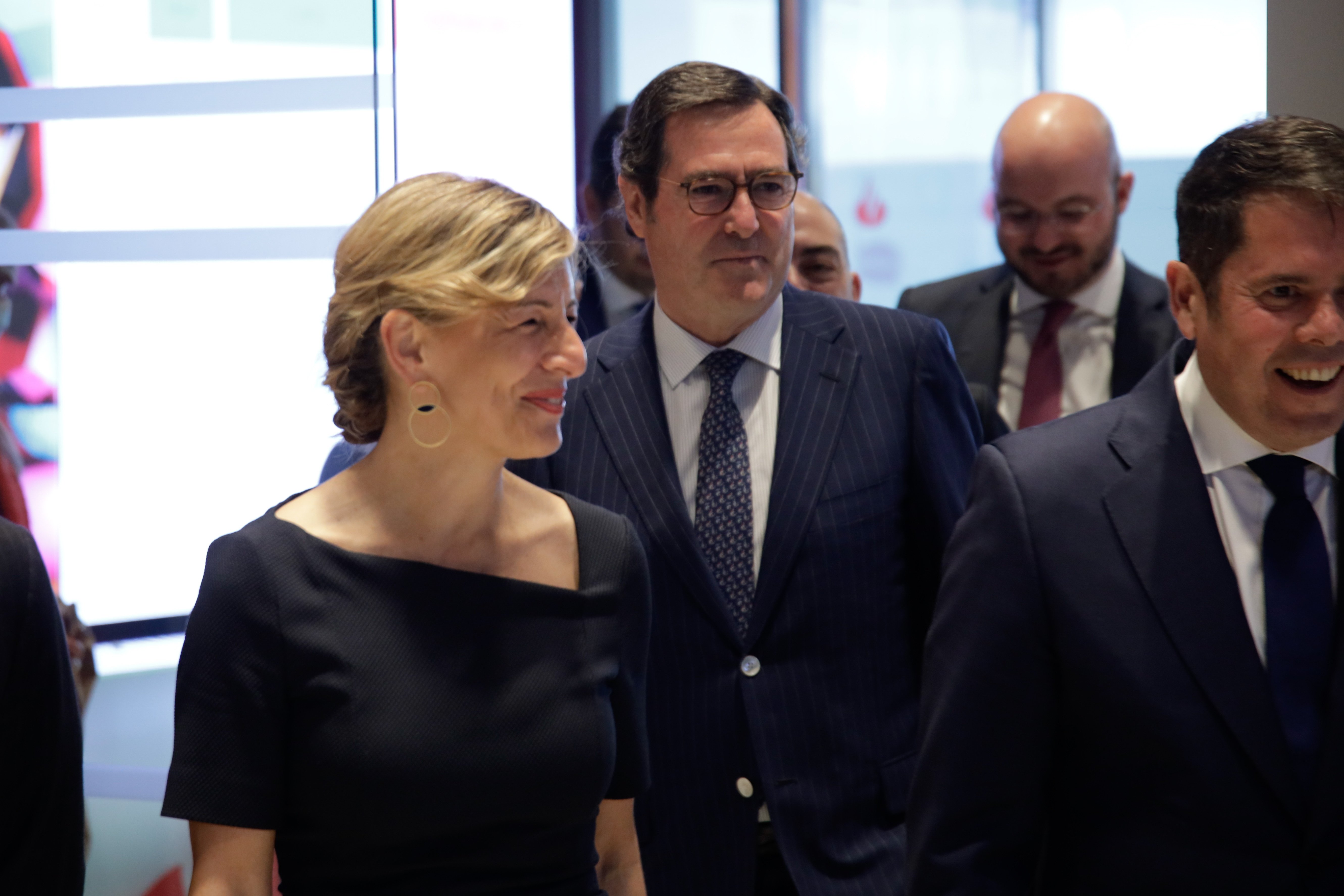 La vicepresidenta segunda, Yolanda Díaz, con los presidentes de CEOE, Antonio Garamendi, y Cepyme, Gerardo Cuerva. Europa Press