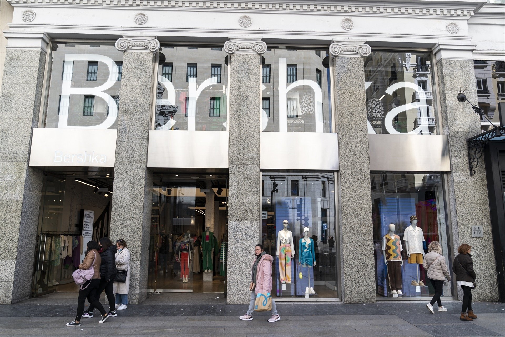 Las empresas de moda rápida sufren la crisis y se hunden en la Bolsa