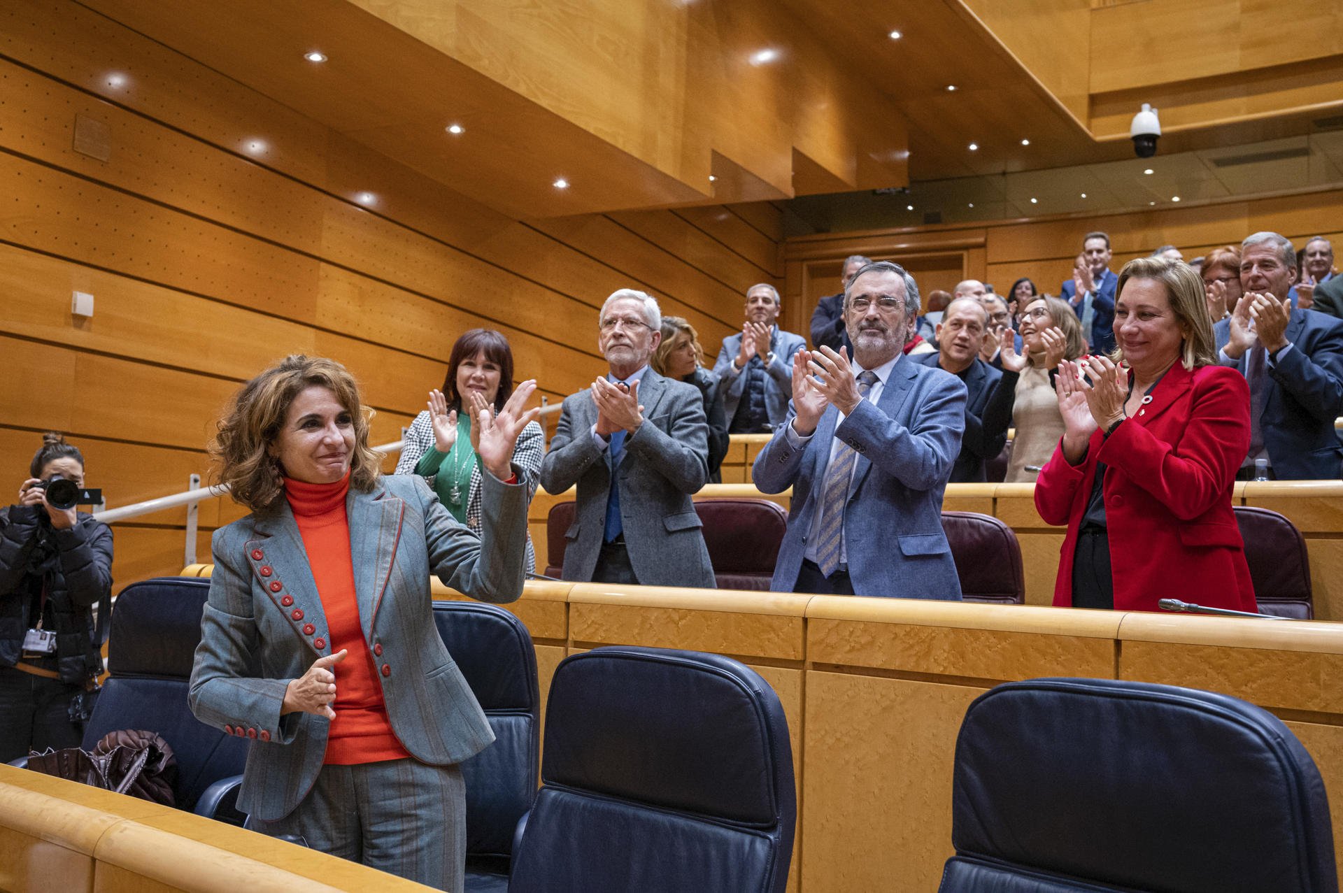 Maria Jesús Montero, ministra de Hacienda, tras la aprobación de los Presupuestos de 2023 en el Senado. / foto:EFE