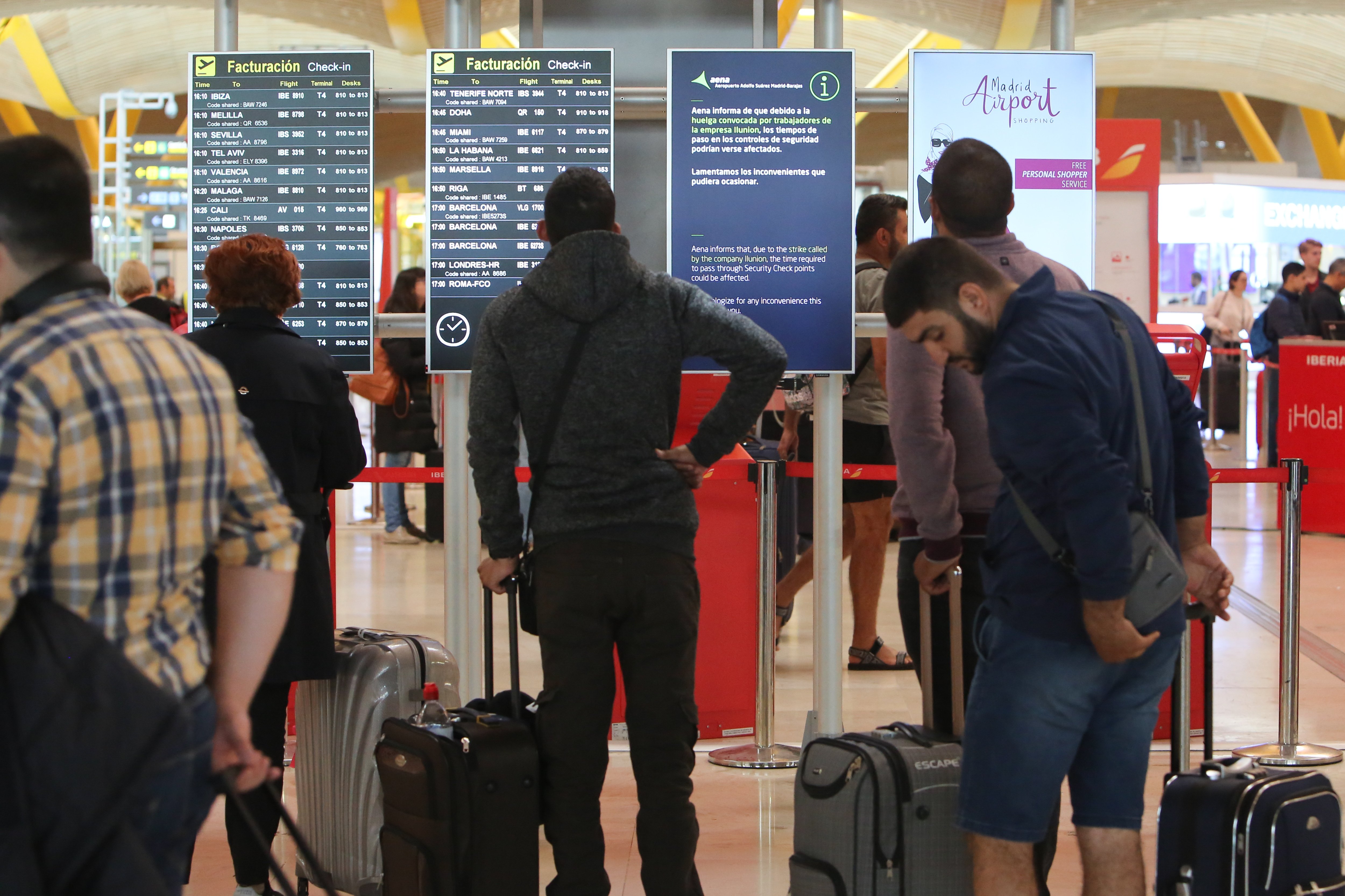 Les vagues a Air Nostrum, Vueling i Ryanair compliquen el Nadal als aeroports