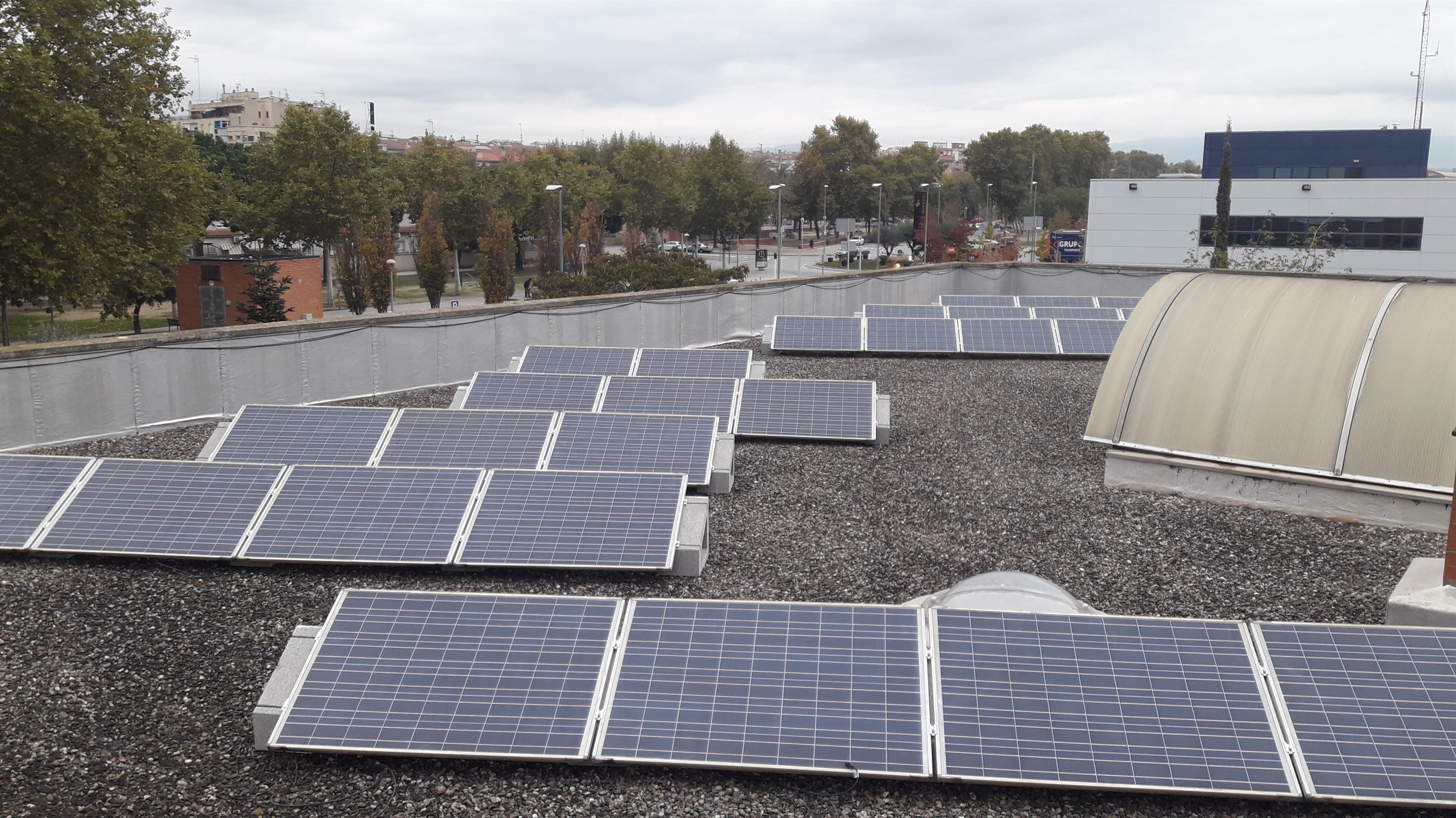 El govern espanyol amplia a 2 quilòmetres el límit per a l'autoconsum solar compartit