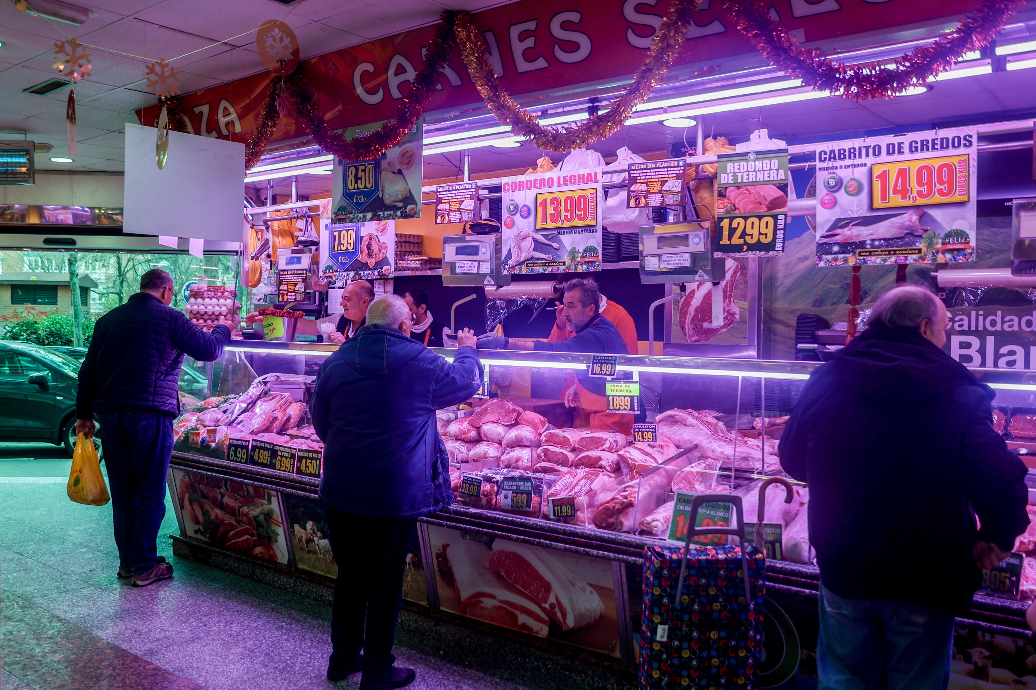 La inflación baja al 5,7% en diciembre, pero los alimentos se disparan un 15,7%