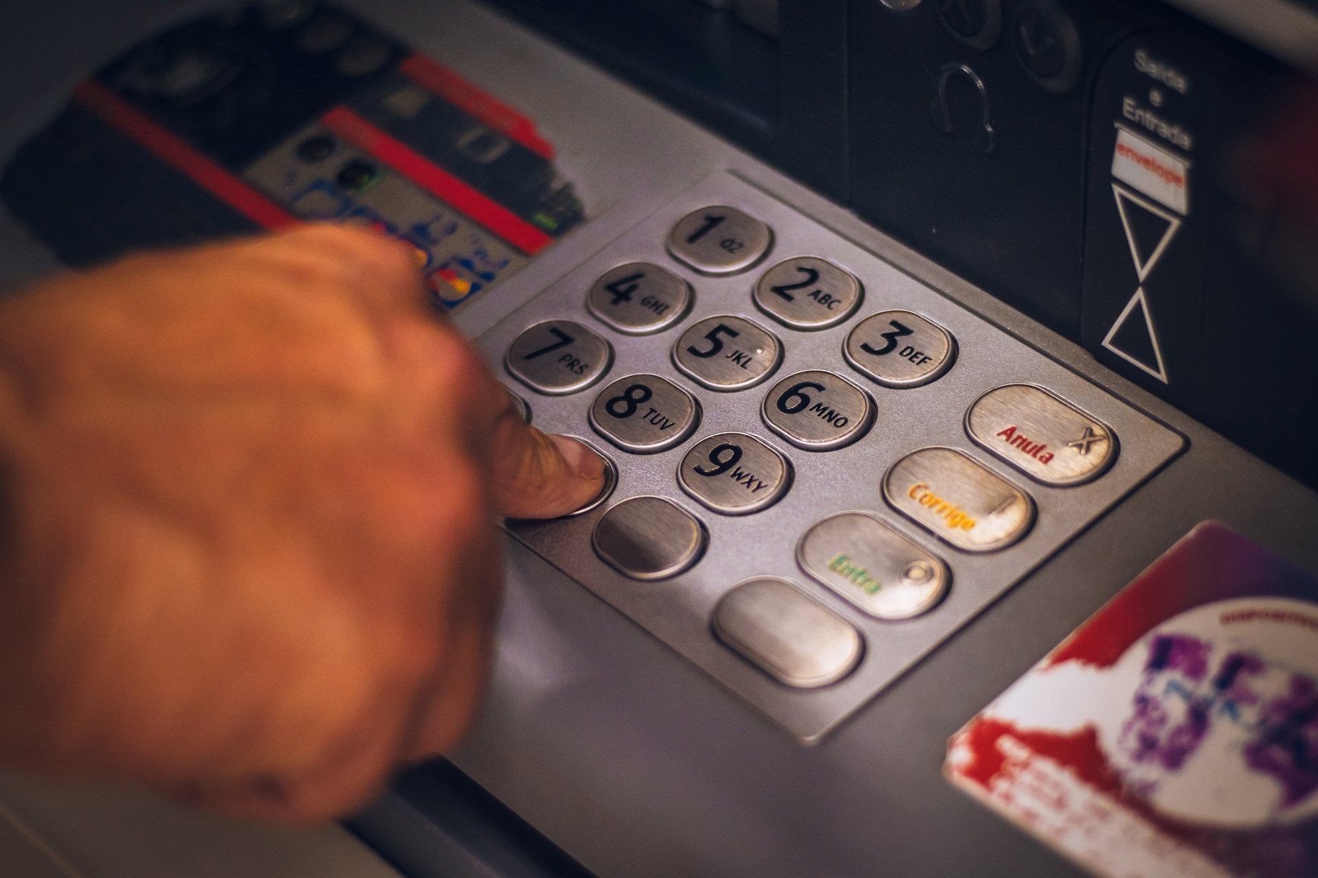 El canvi als caixers automàtics que arriba avui: vigila amb els diners en efectiu