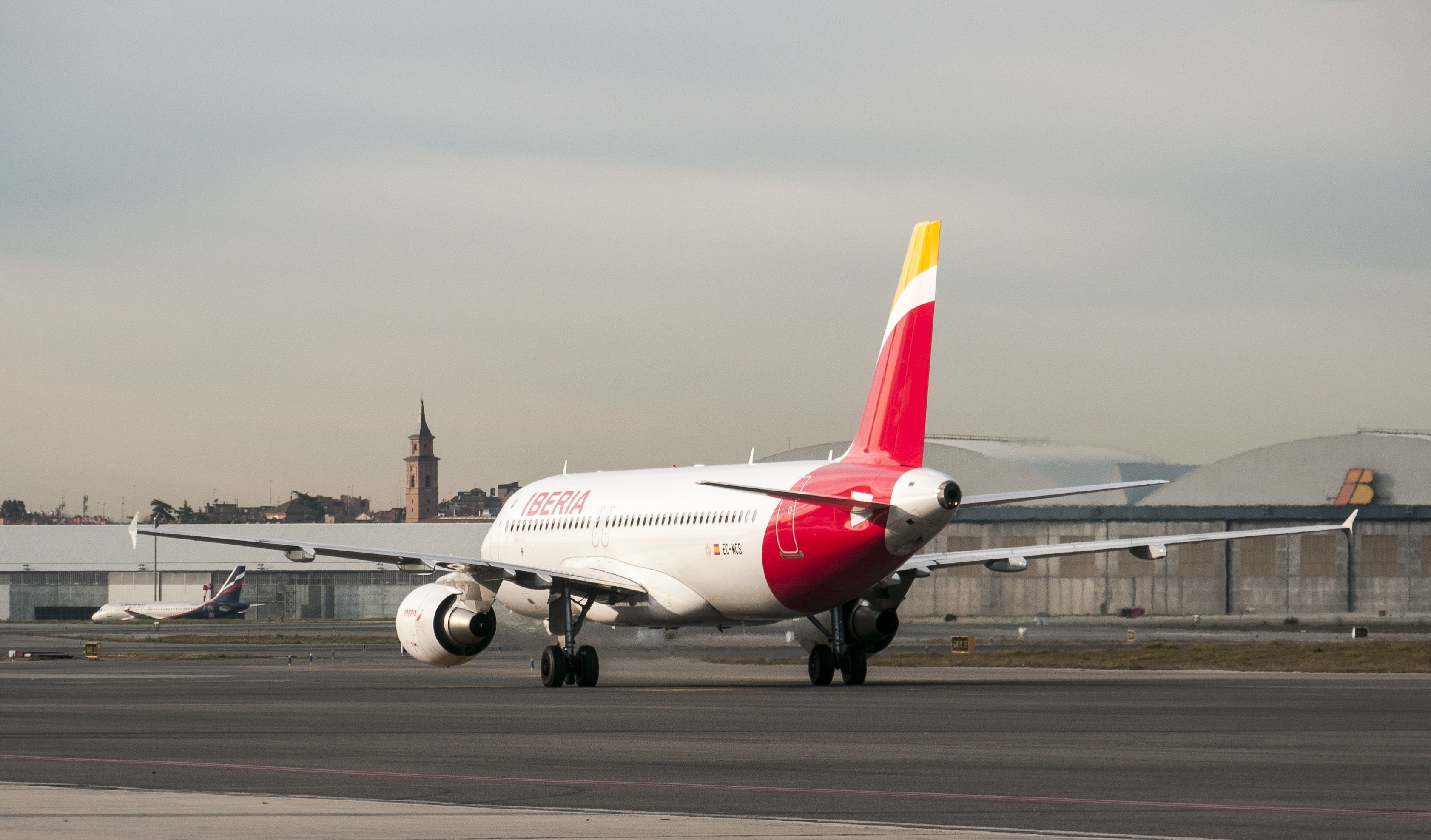 Aerolíneas y hoteles tiran precios para impulsar las ventas en la cuesta de enero