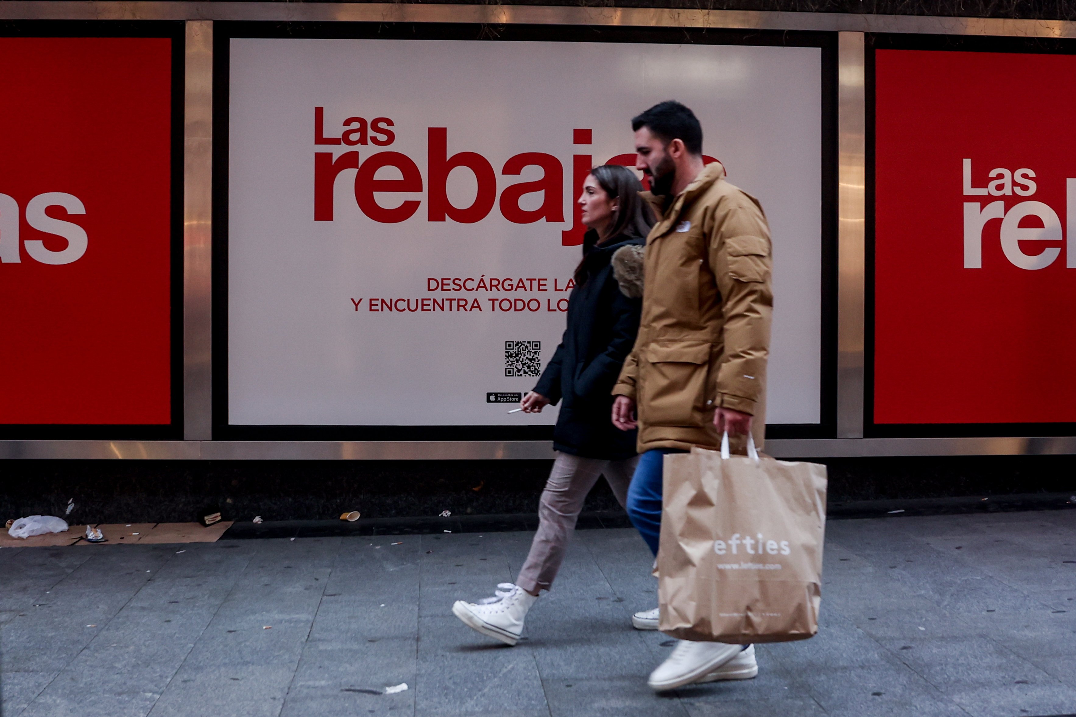 Se puede entrar con patinete el corte inglés